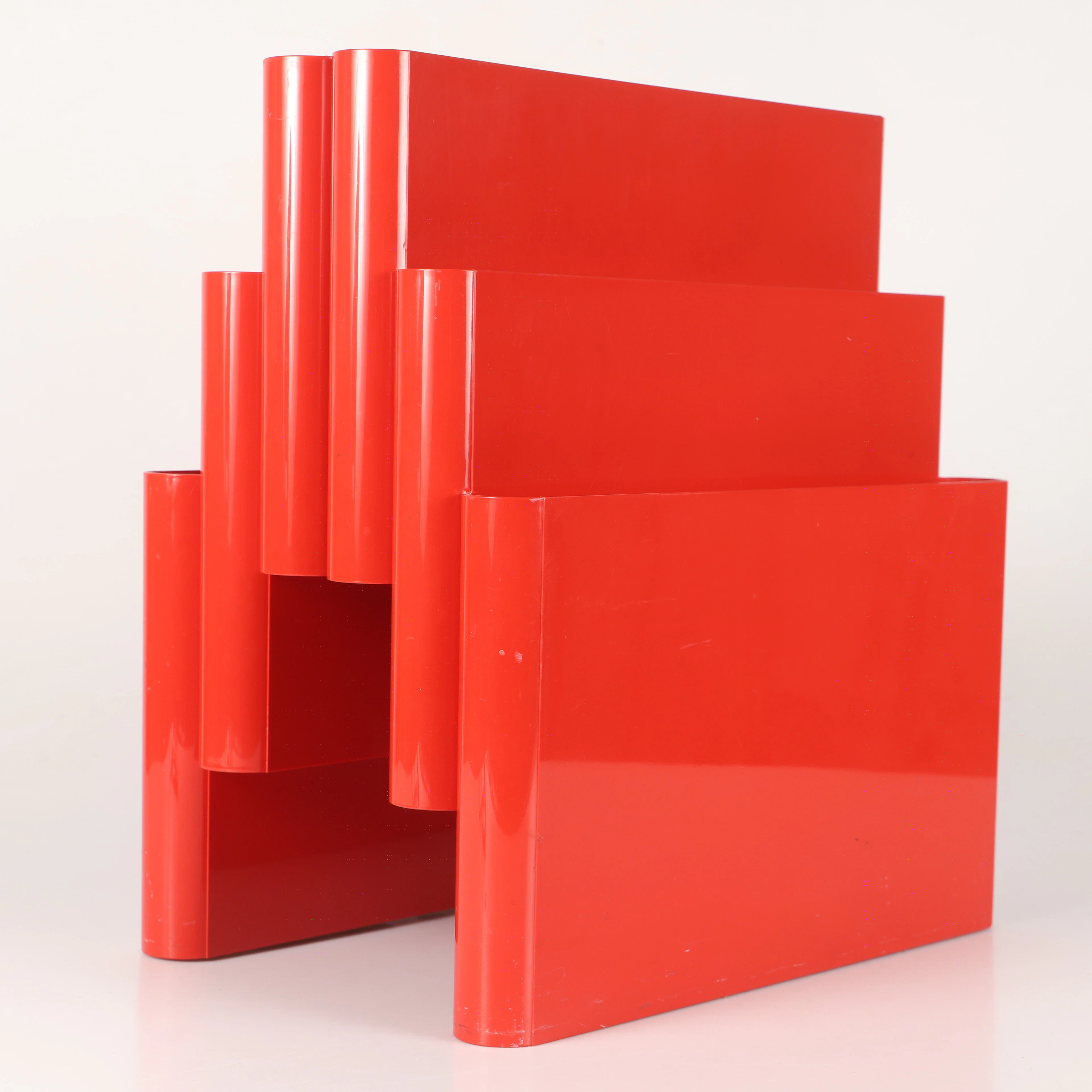 GIOTTO STOPPINO. Tidningsställ, modell 4675, plast, för Kartell, design 1972.