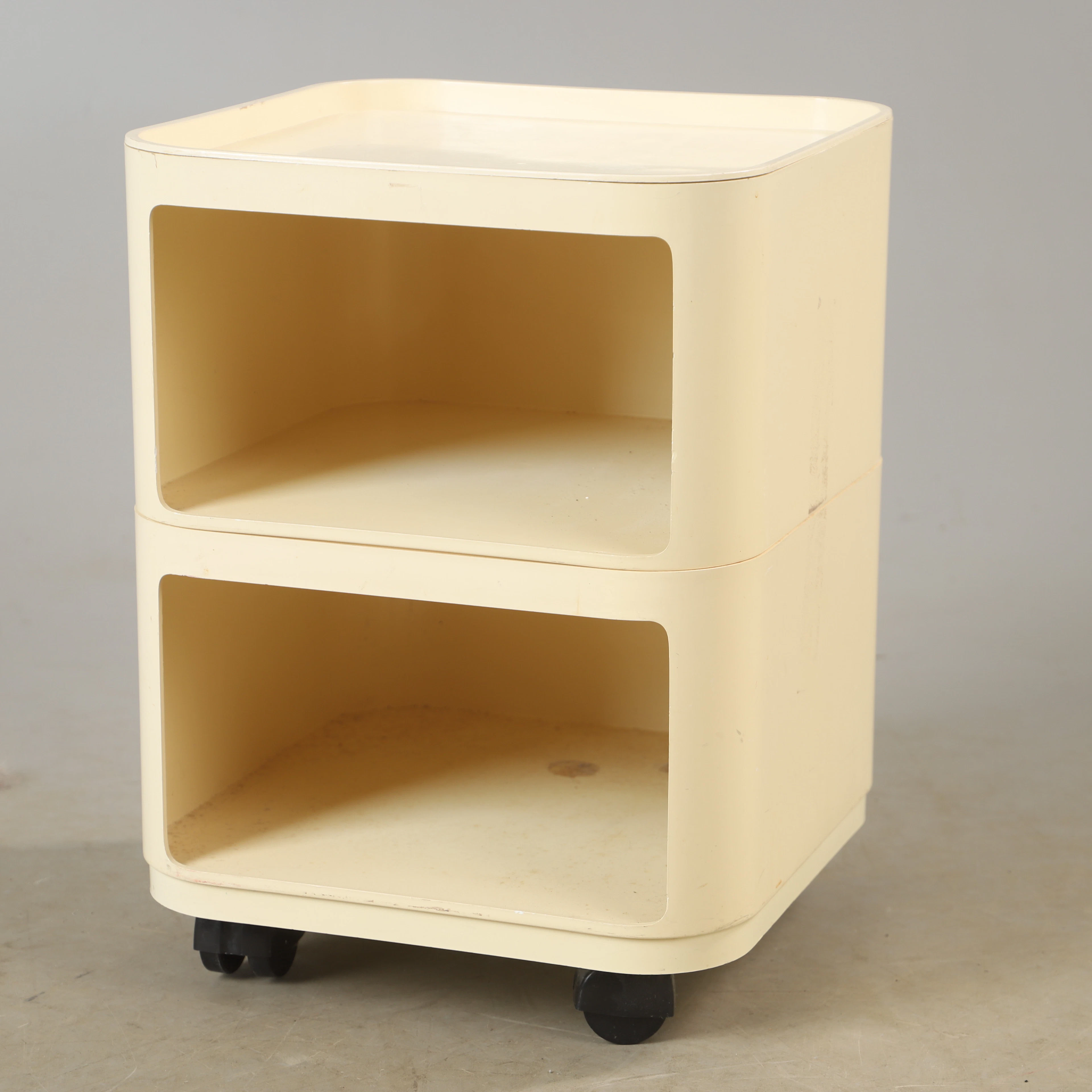 ANNA CASTELLI. Hurts, plast, Kartell.