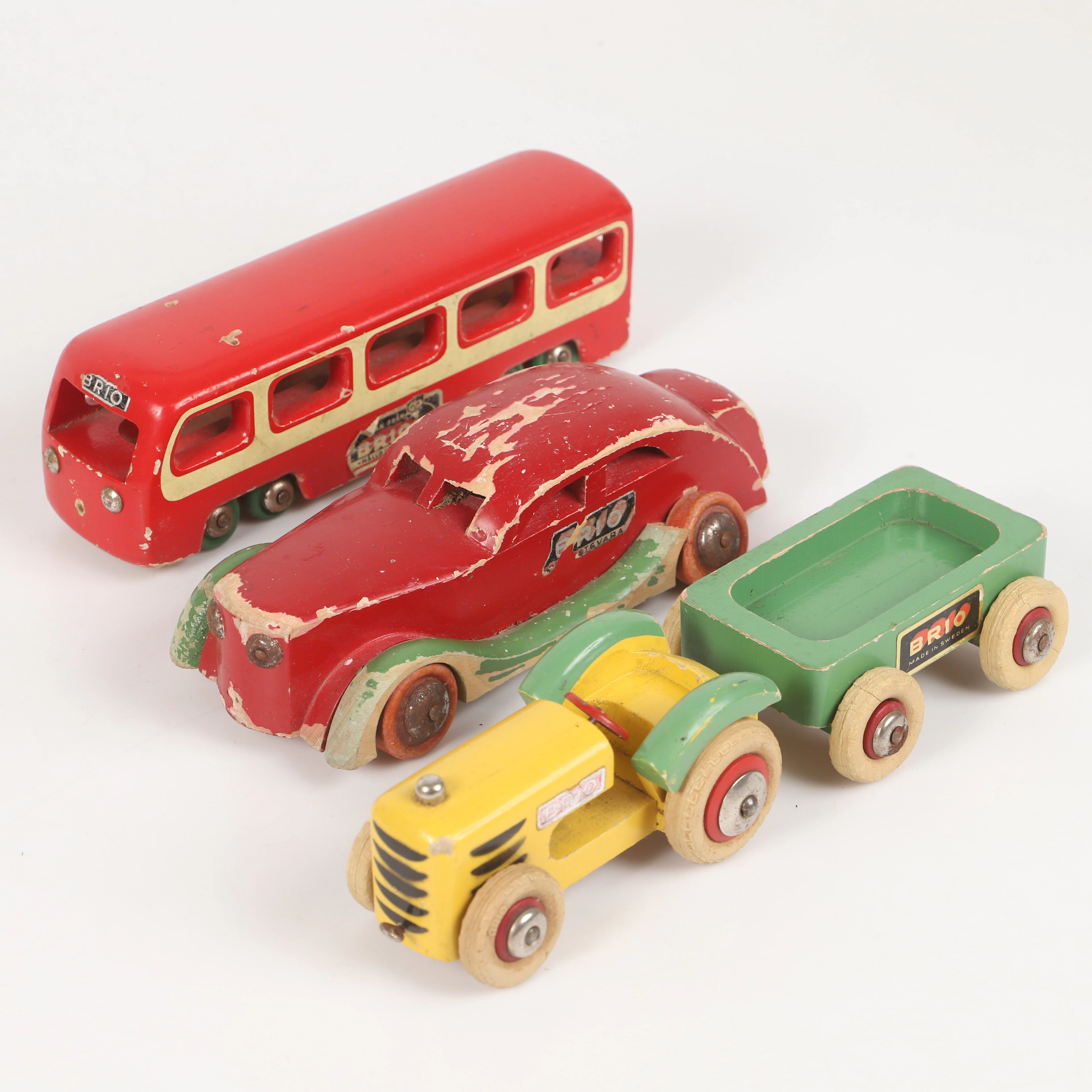 LEKSAKSFORDON, 4 stycken, trä, Brio, 1930-50-tal.