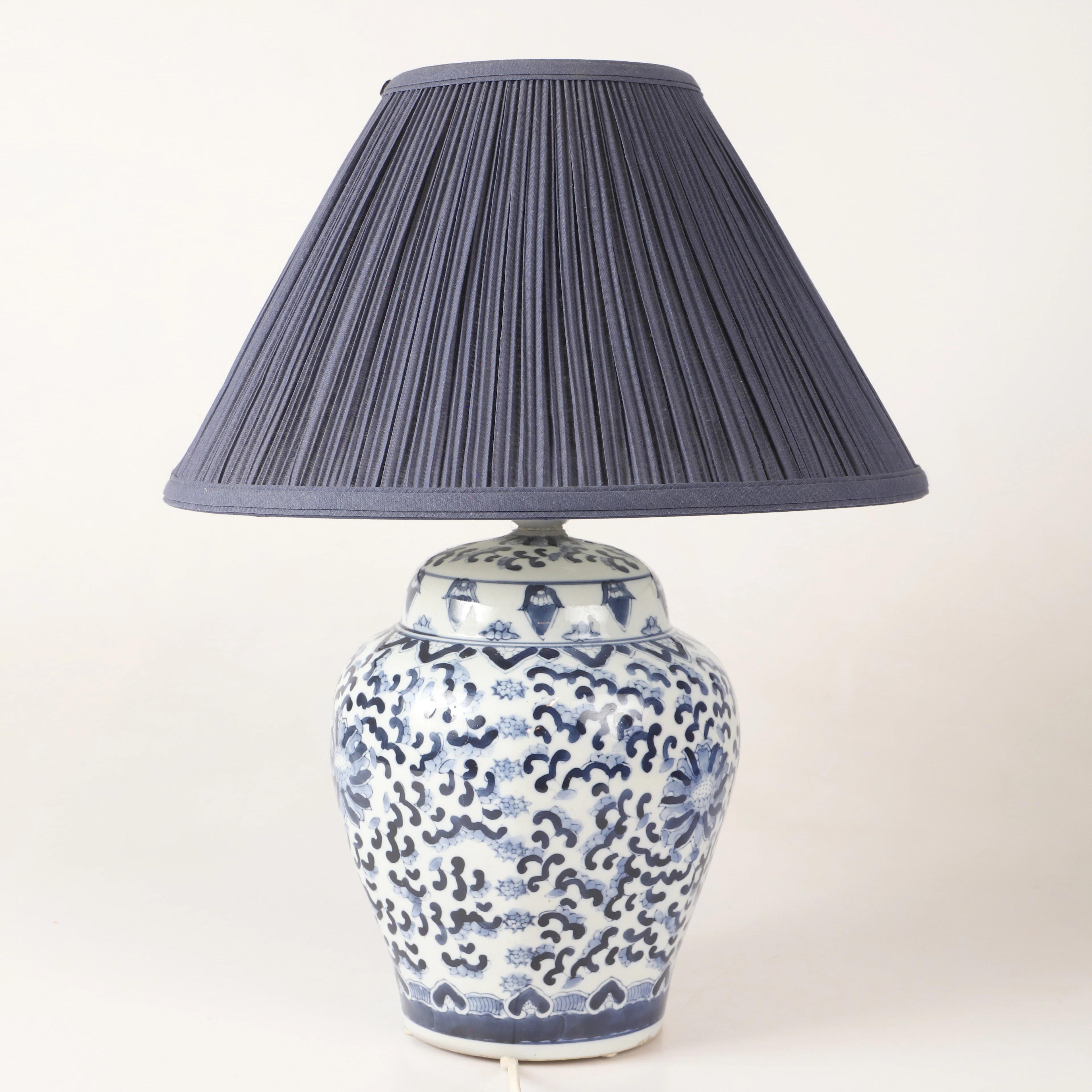 BORDSLAMPA, porslin, Kina.