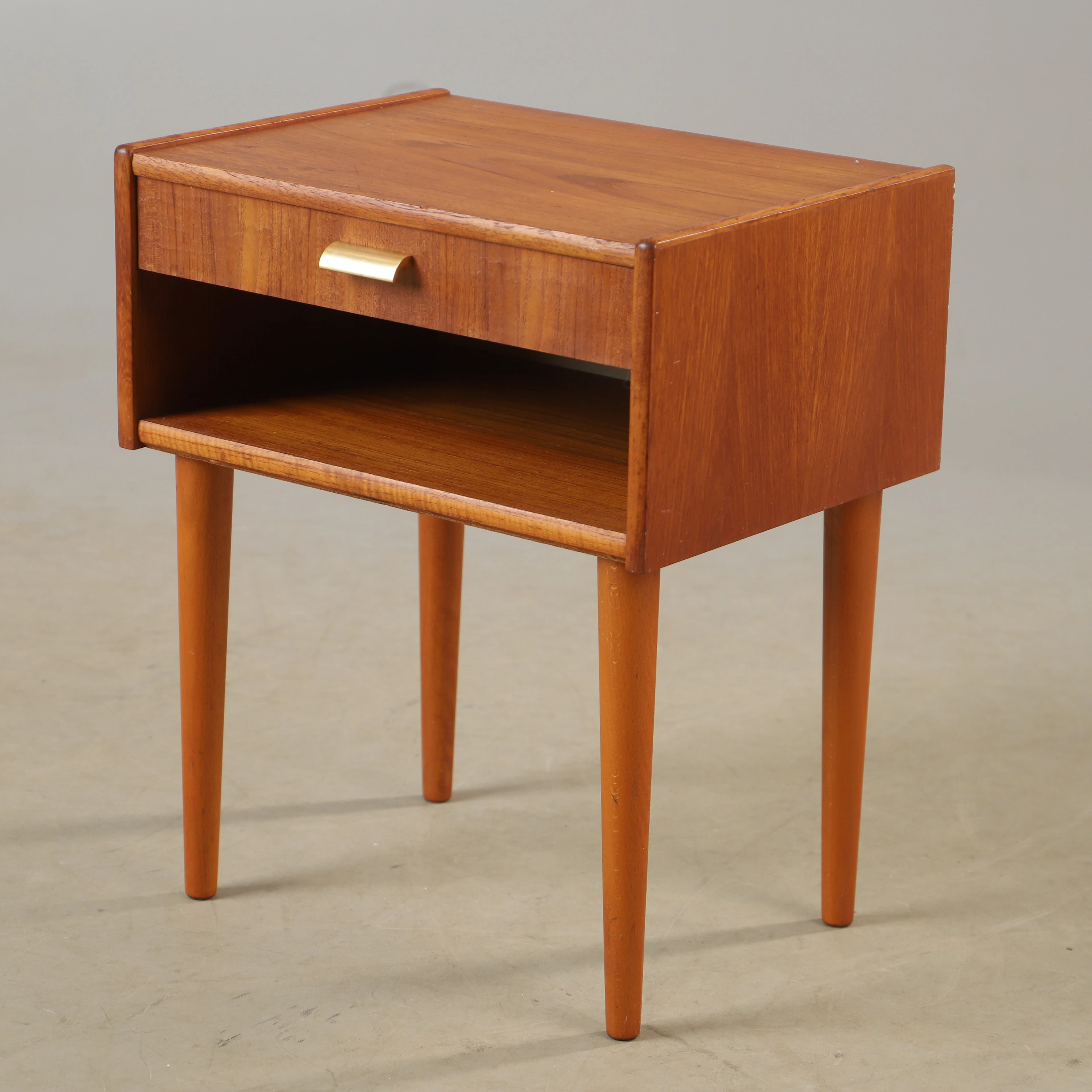 SÄNGBORD, teak och bok, 1900-talets mitt.