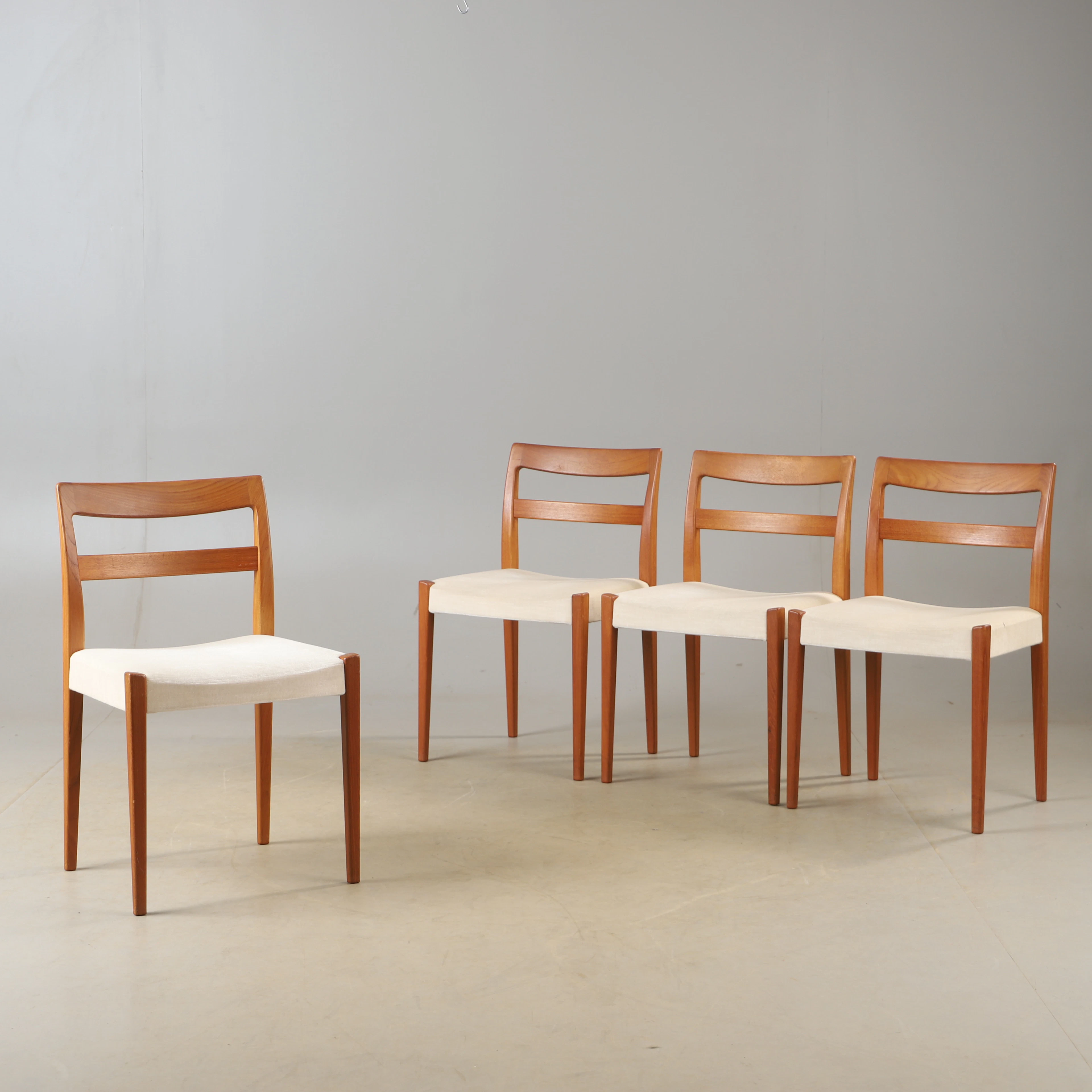 ILS JONSSON. Stolar, 4 stycken, "Garmi", teak, Troeds, 1900-talets mitt.