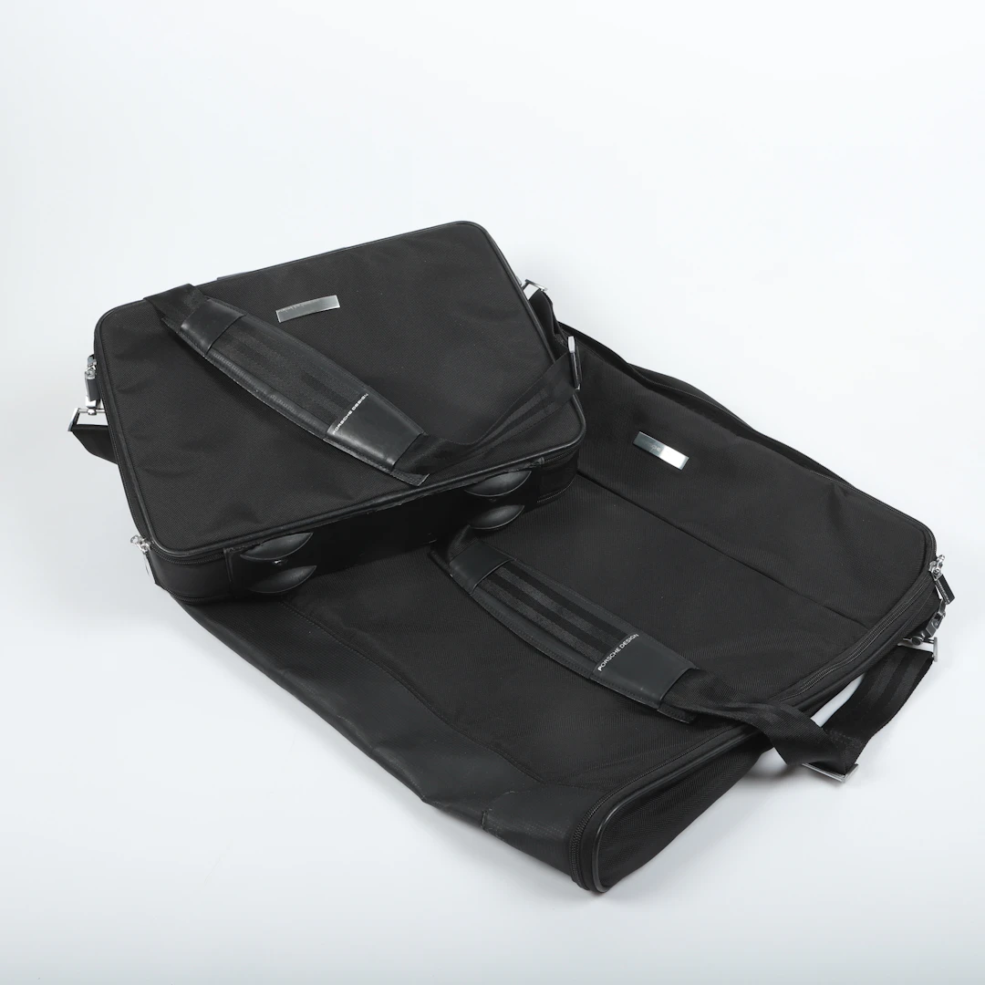 DATORVÄSKA OCH RESEGARDEROB, textil, Porsche Design.