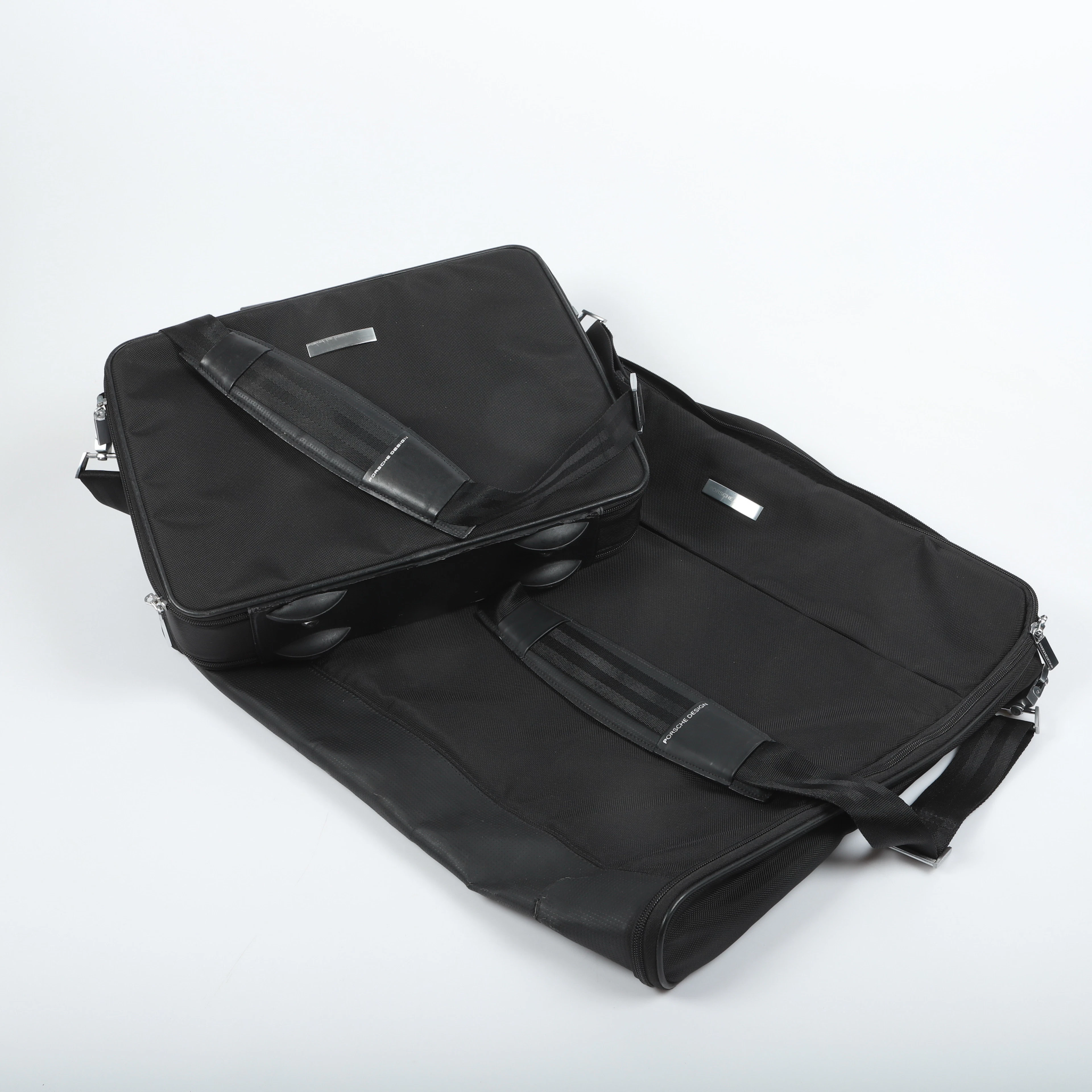 DATORVÄSKA OCH RESEGARDEROB, textil, Porsche Design.