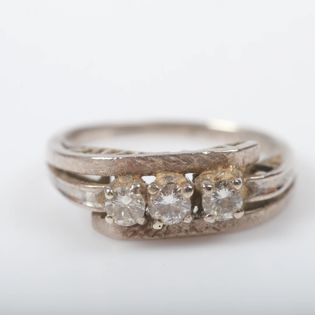RING, 18 K vitguld med briljantslipade diamanter, totalt ca 0,48 ct.