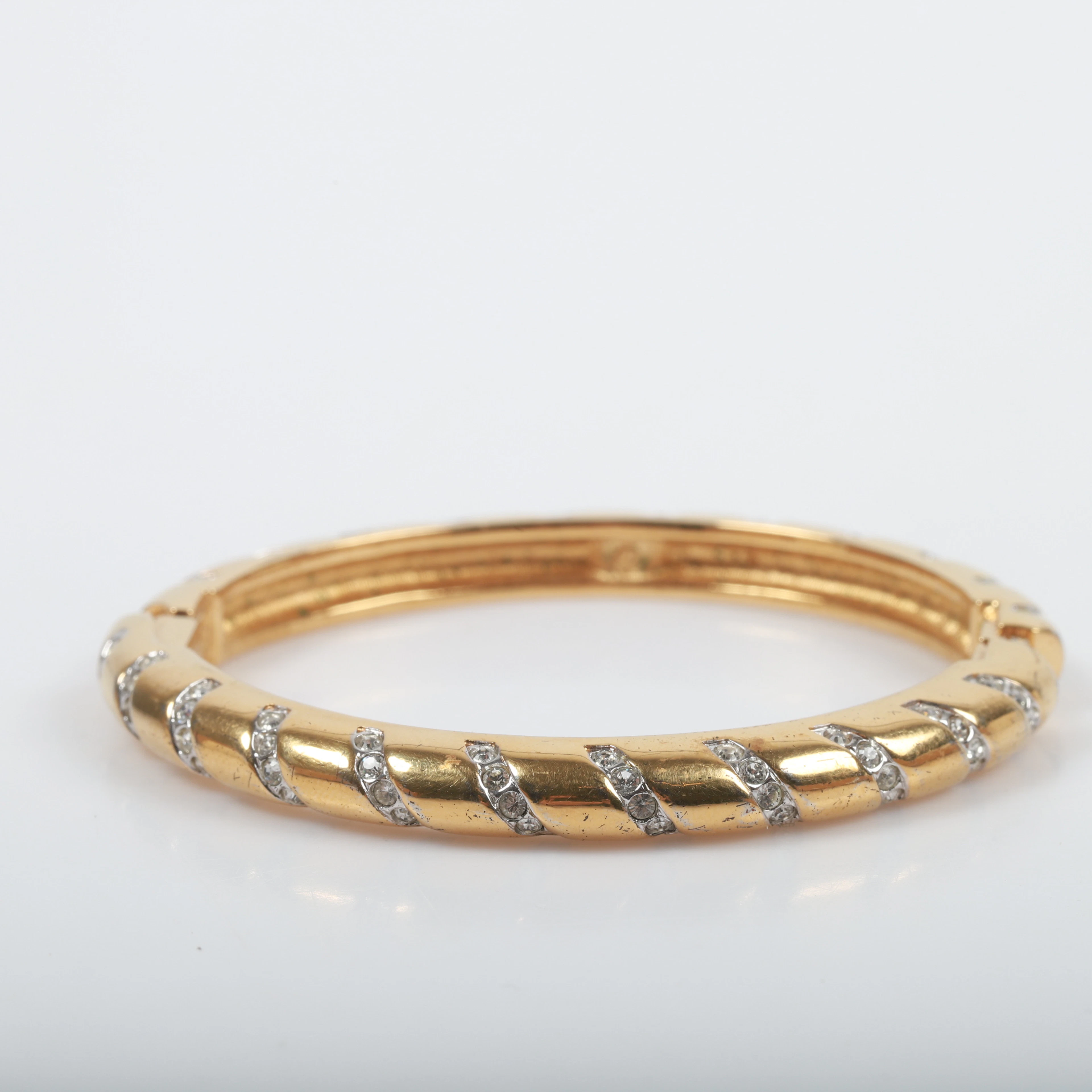 ARMBAND, förgyllt med slipade kristaller, Swarovski Jewelery.
