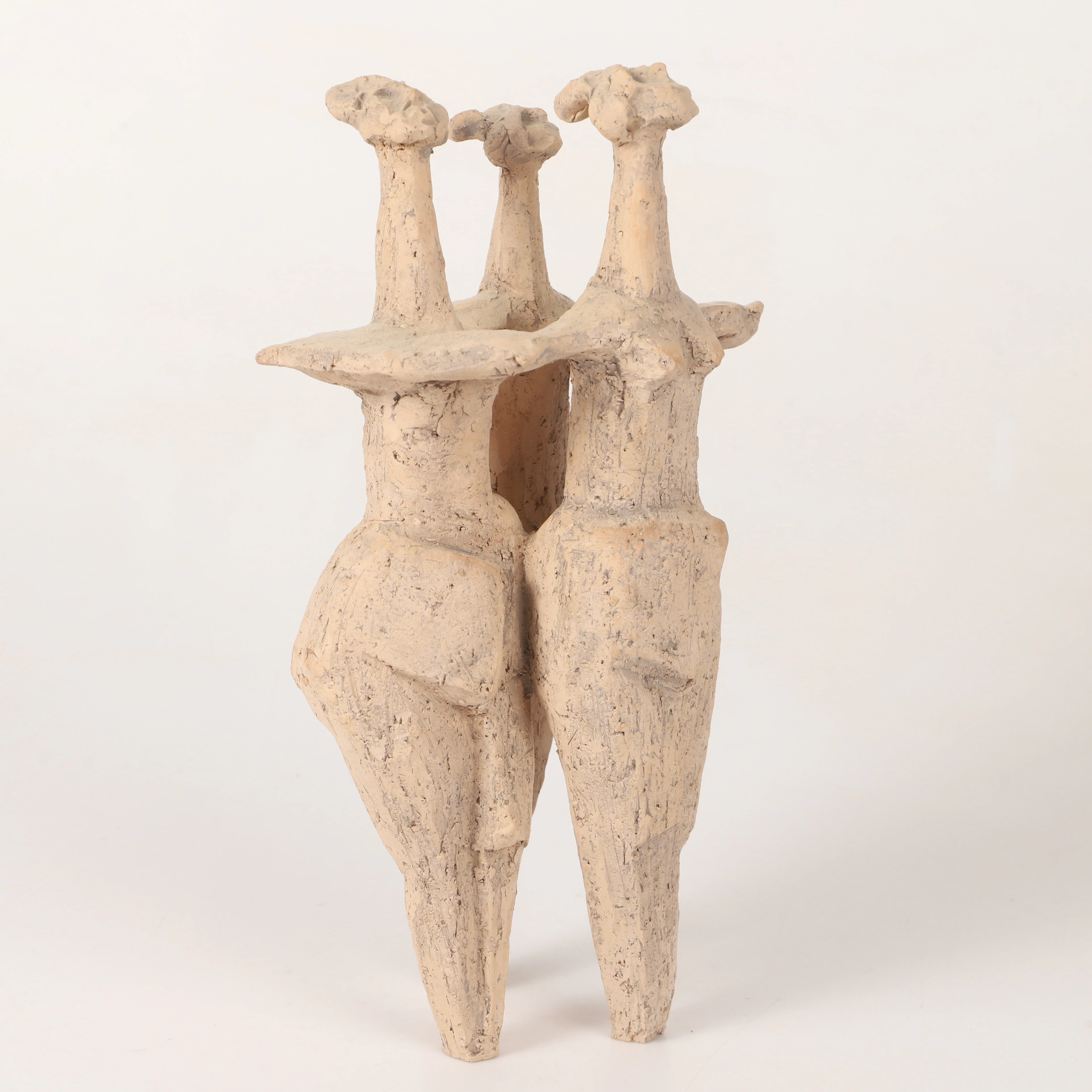 ÅKE HOLM. Skulptur, grupp om tre, lergods, osignerad.