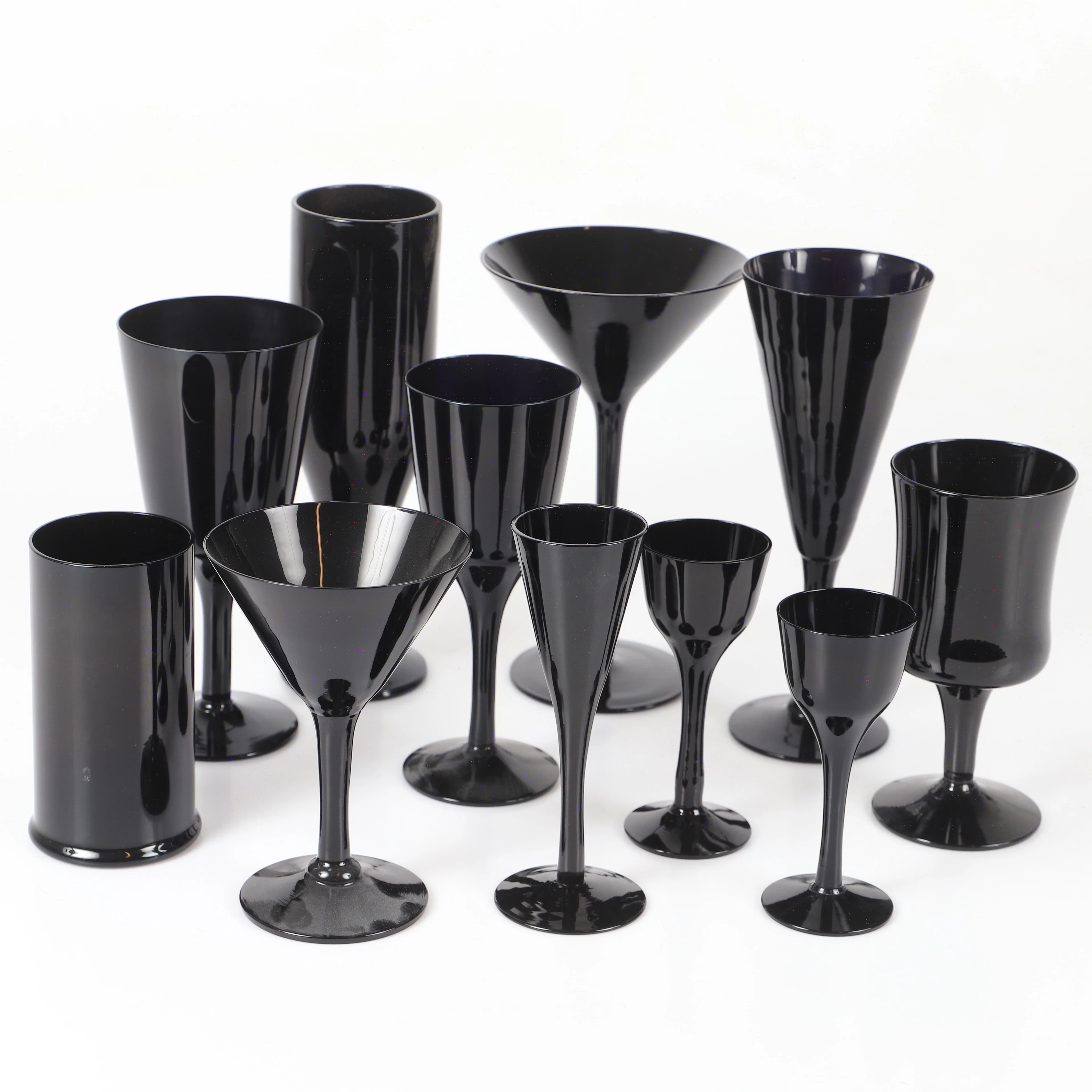 GLASSERVIS, 51 delar, svart glas, bl. a. Älghults Glasbruk.