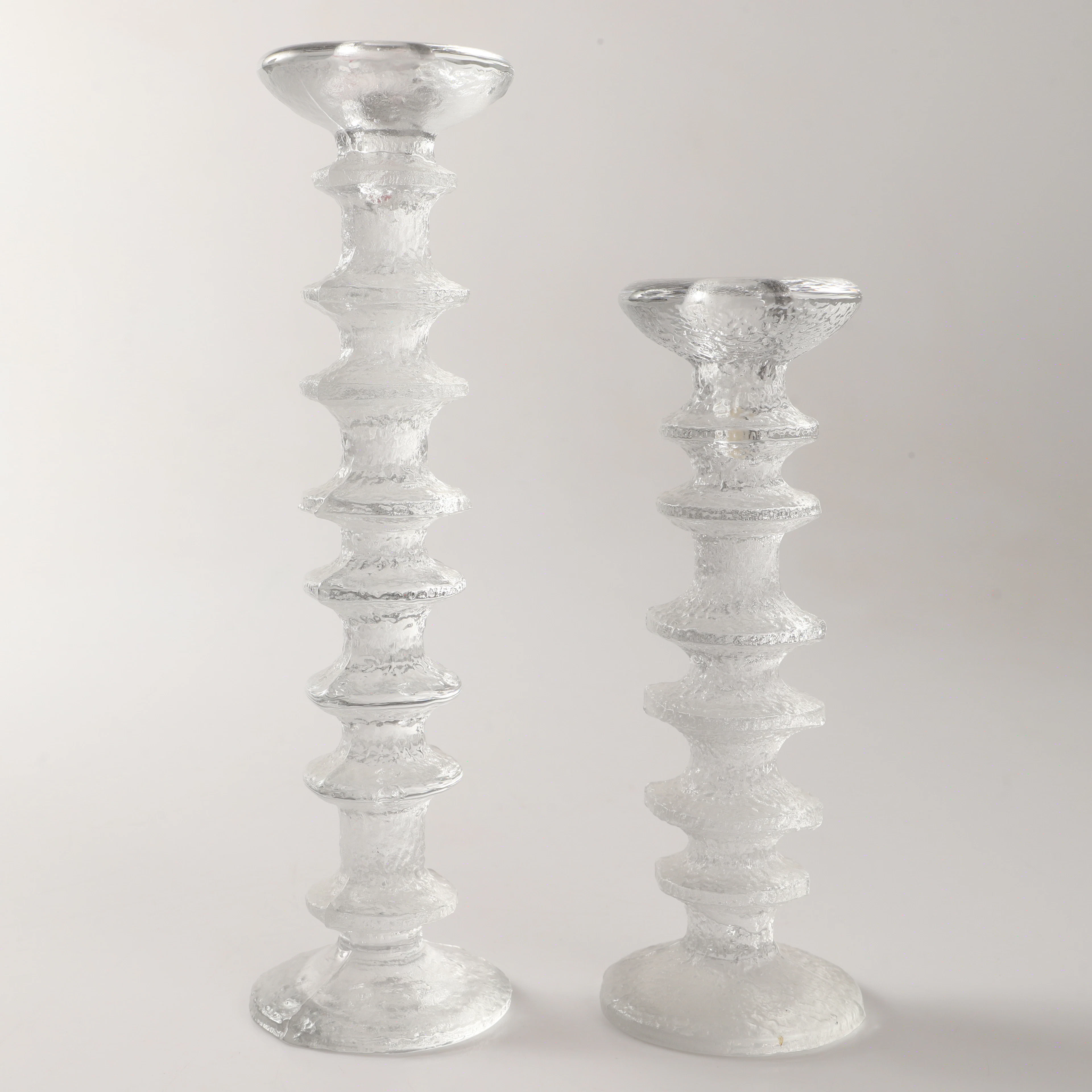 TIMO SARPANEVA. Ljusstakar, 2 stycken, "Festivo", glas, Iittala, Finland.