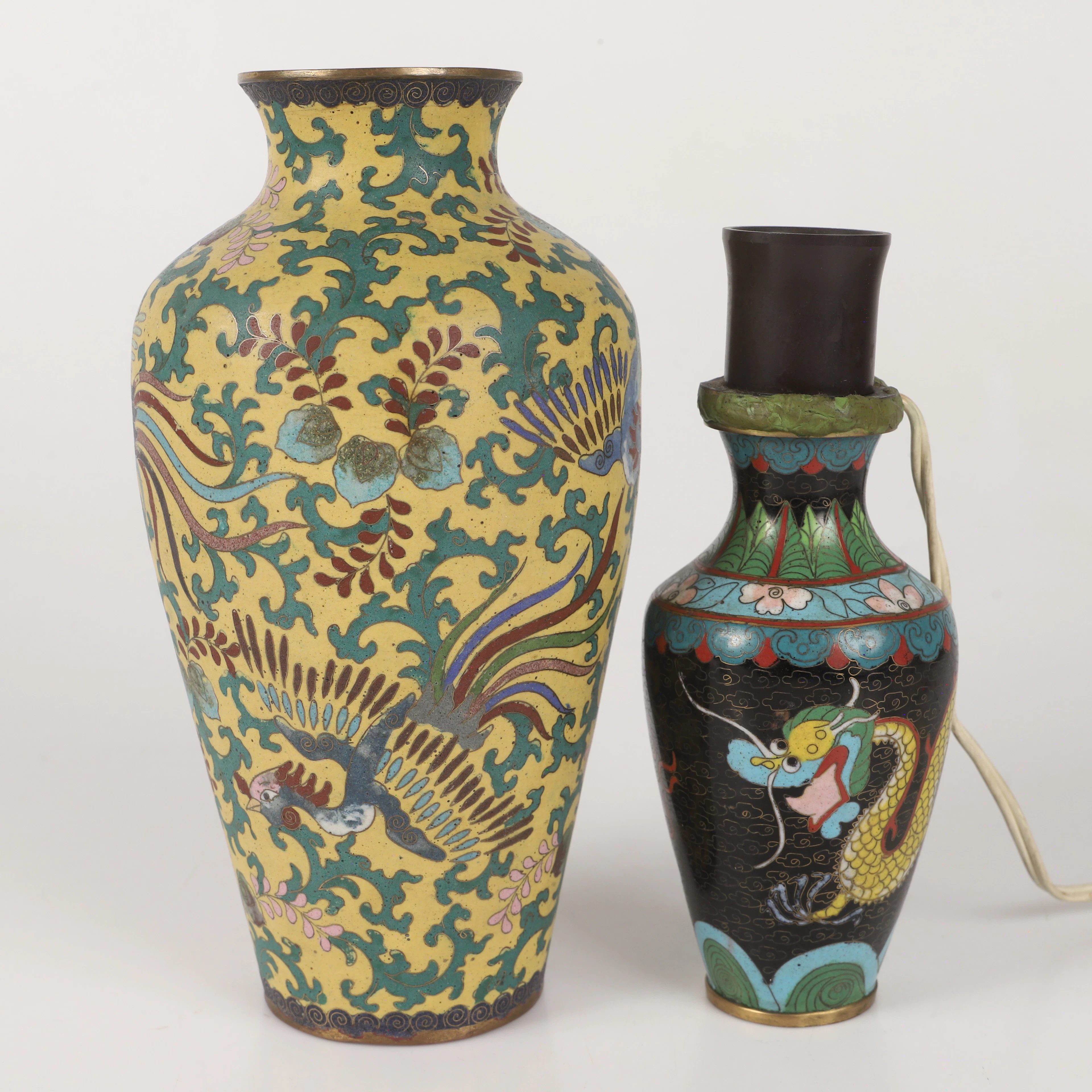 BORDSLAMPA OCH VAS, cloisonne, Kina.