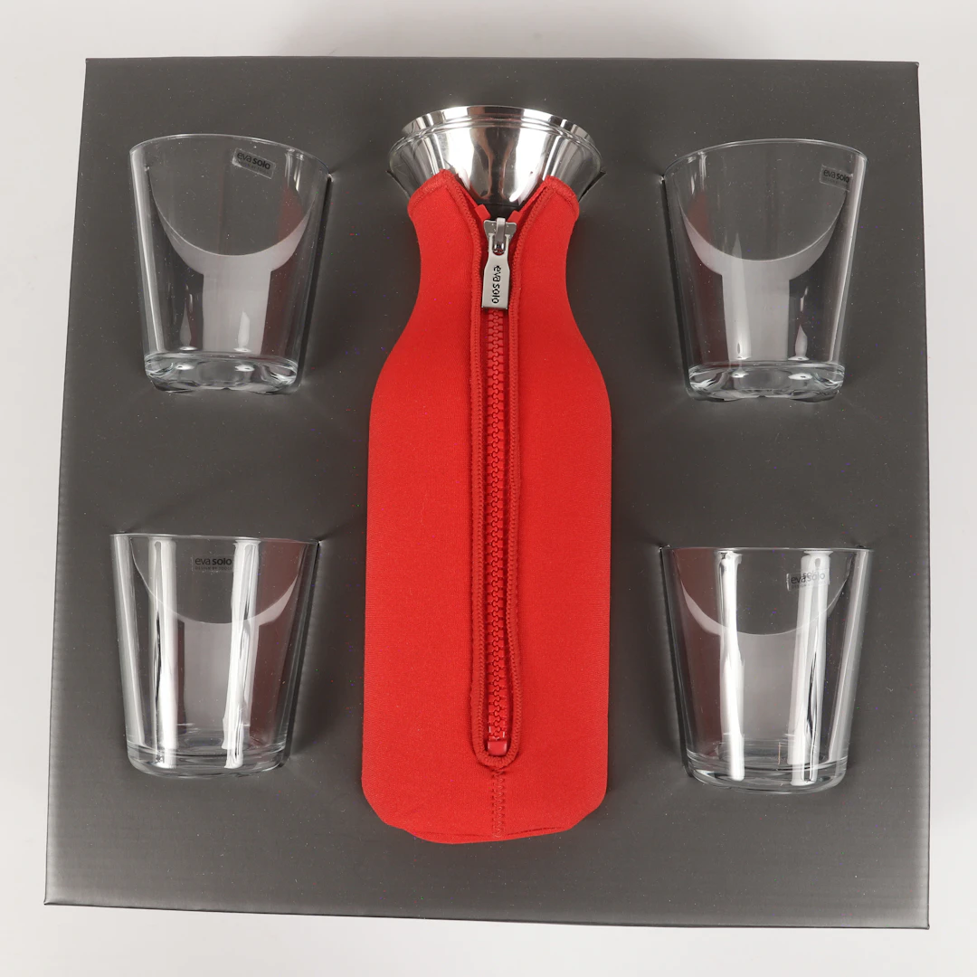 CLAUS JENSEN & HENRIK HOLBAEK. Karaff med glas, 5 delar, Eva Solo, Tools.