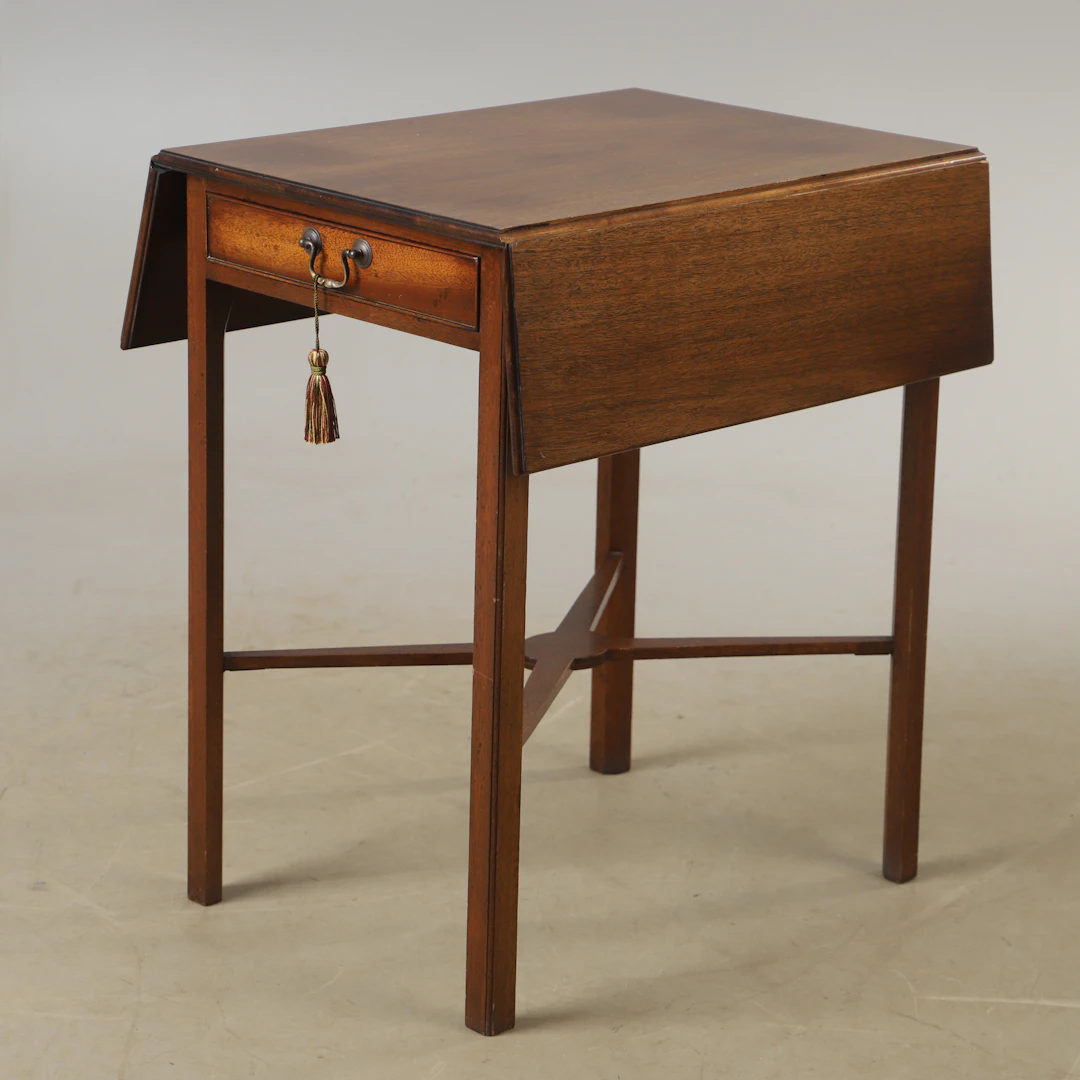 KLAFFBORD, mahogny, 1900-talets andra hälft.