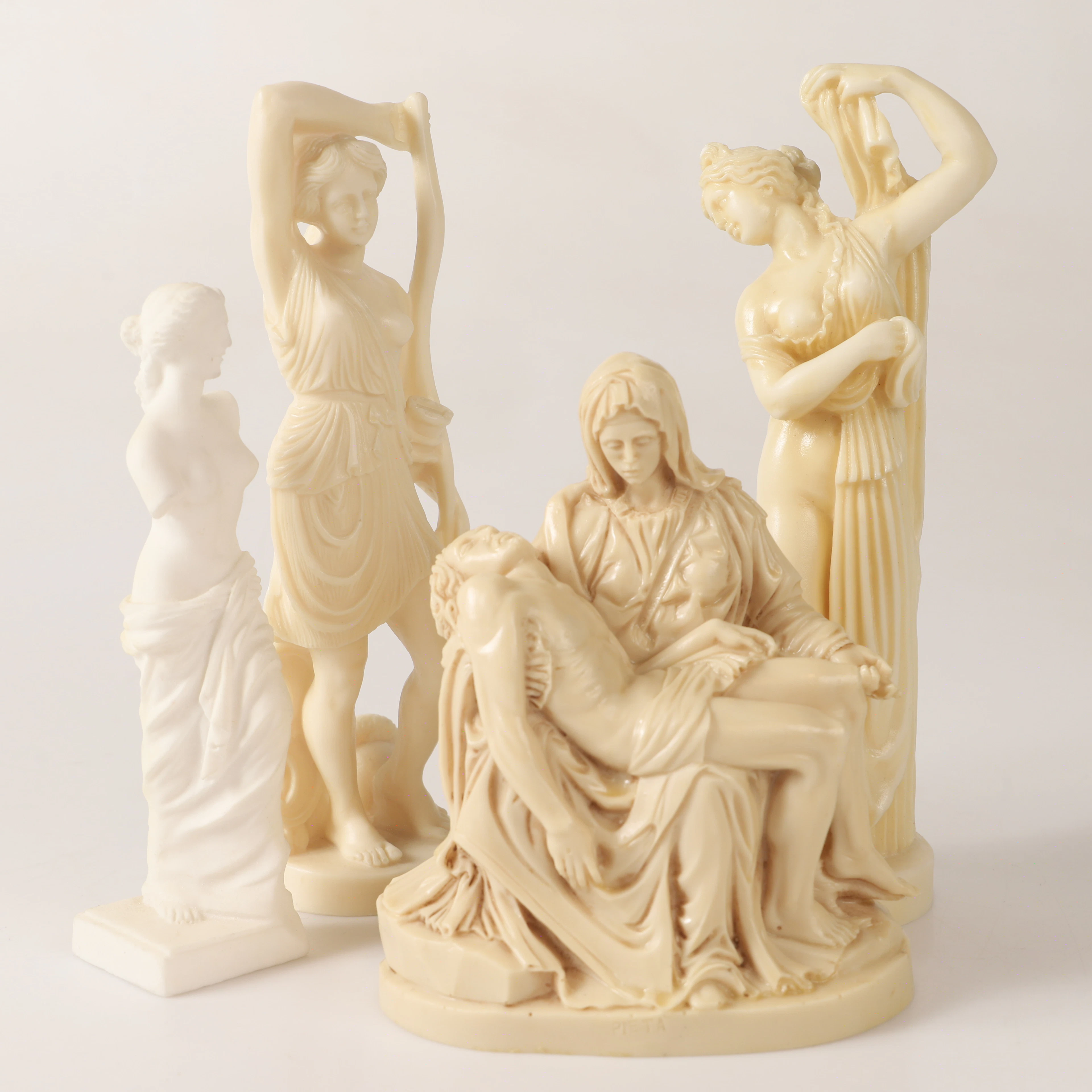 FIGURINER, 4 stycken, konstmassa/parian, Italien.