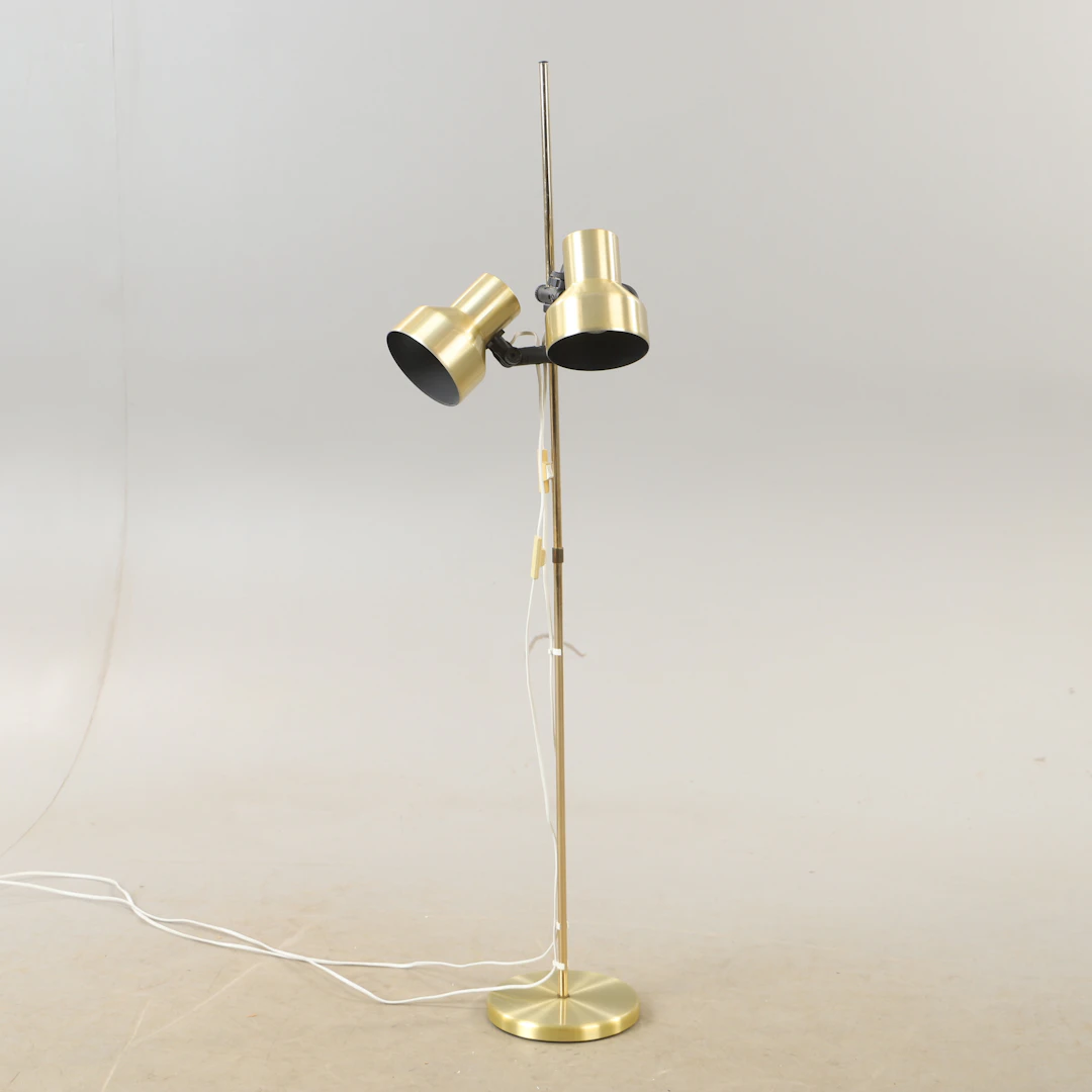 GOLVLAMPA, metall och mässing, 1900-talets andra hälft.
