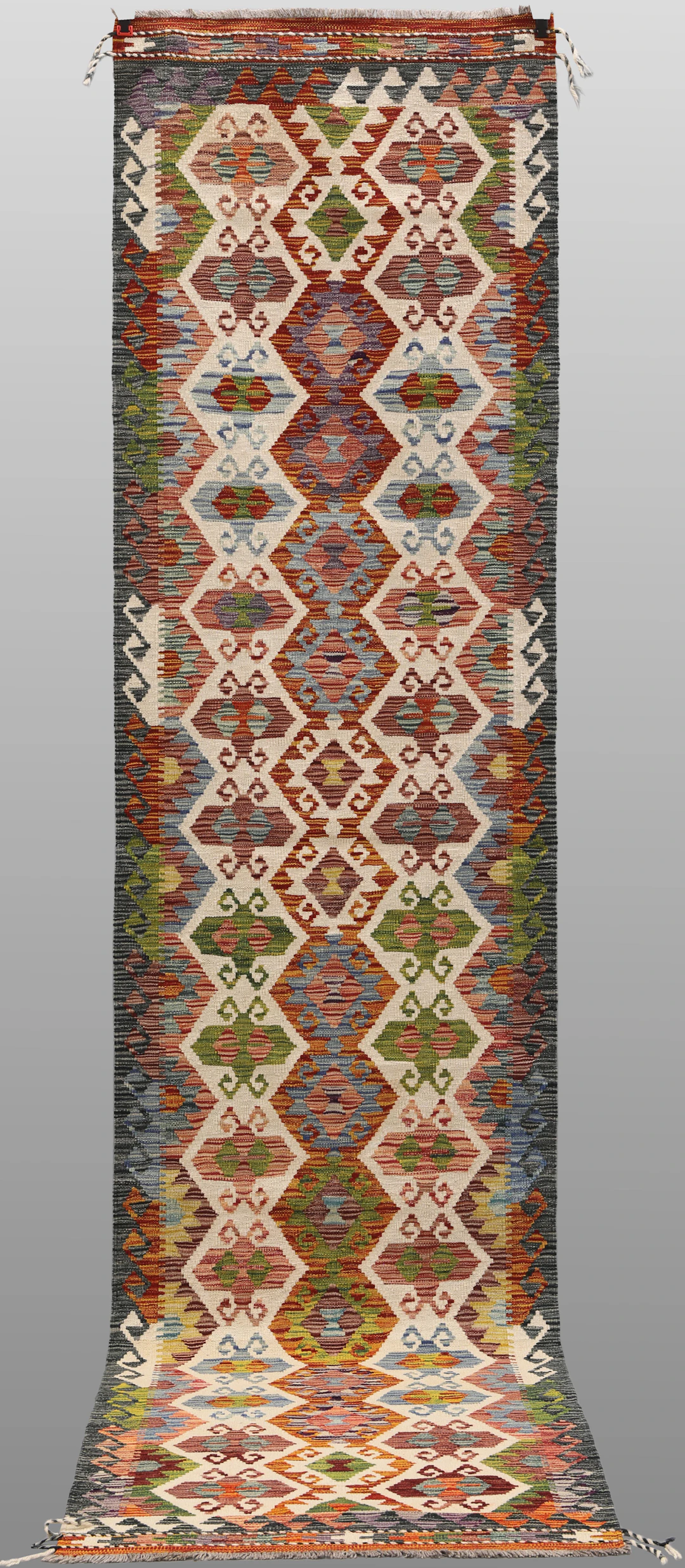 MATTA, "Kelim", galleri, 387 x 82 cm.