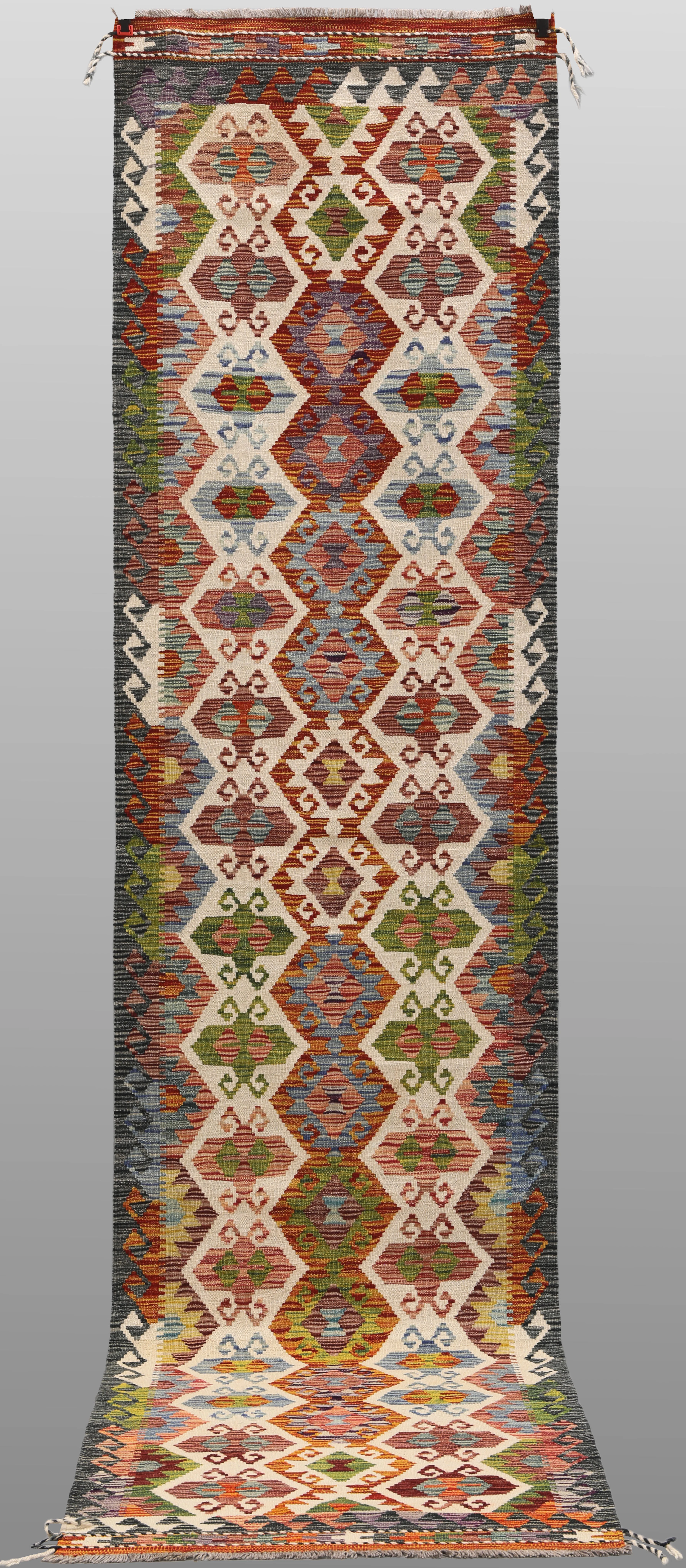 MATTA, "Kelim", galleri, 387 x 82 cm.