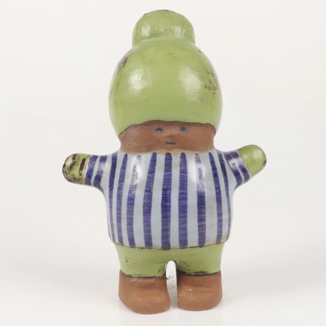LISA LARSON. Figurin, "Kalle", ur serien Larsons Ungar, stengods, Gustavsberg.