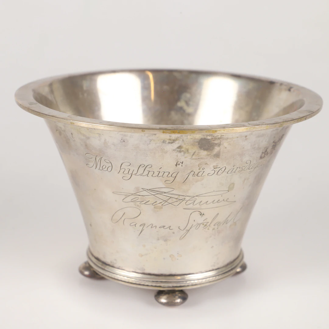 SKÅL, silver med kulfötter, K. Anderson, Stockholm, 1938.