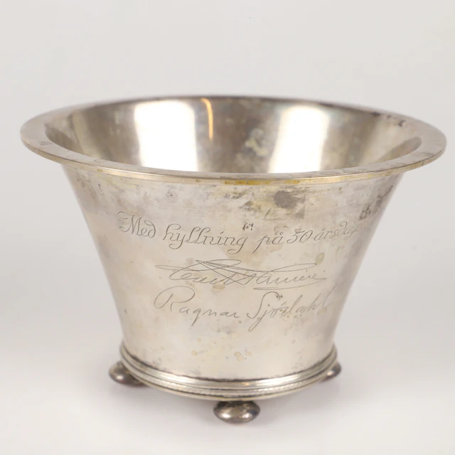 SKÅL, silver med kulfötter, K. Anderson, Stockholm, 1938.