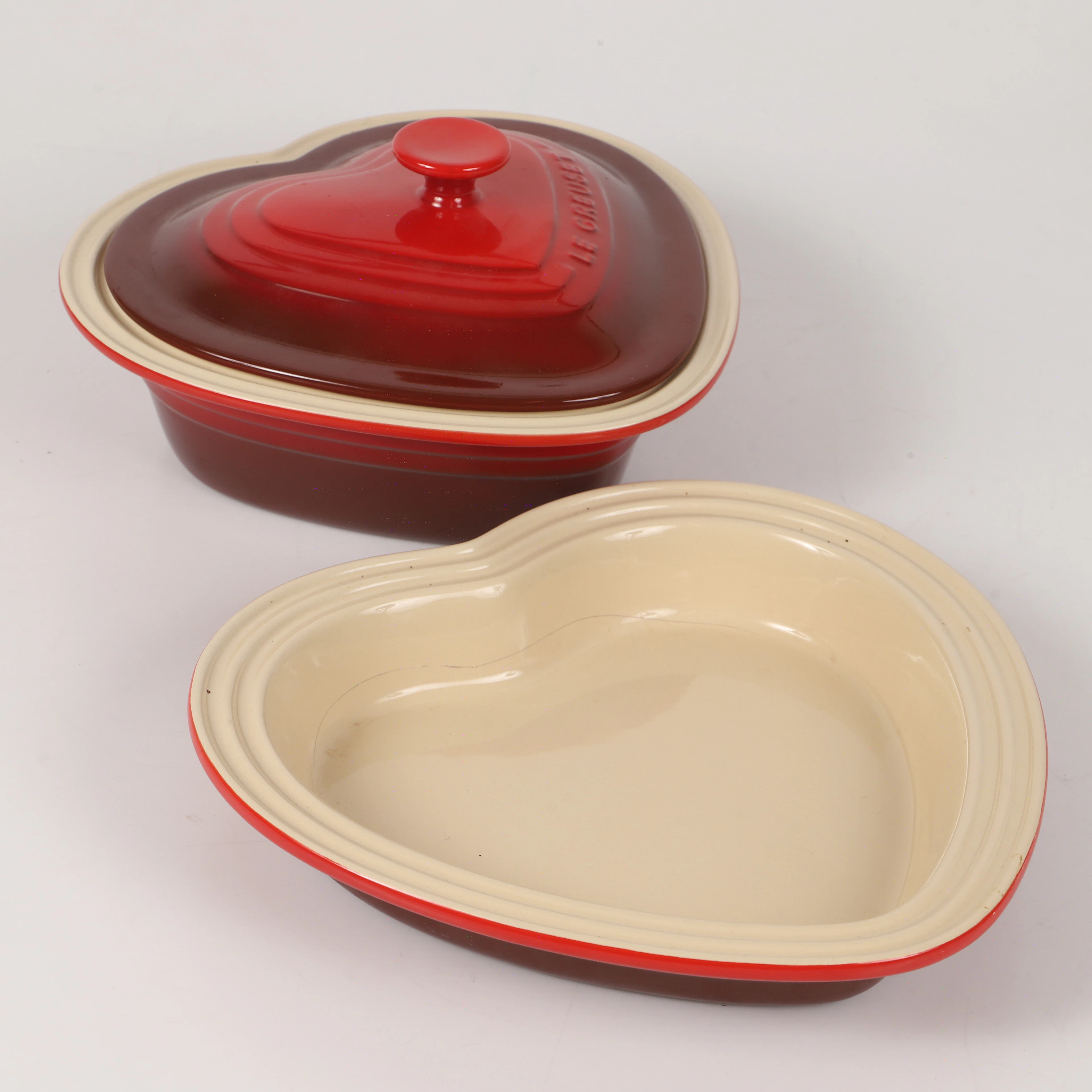 TERRIN SAMT SKÅL, hjärtformade, keramik, Le Creuset.