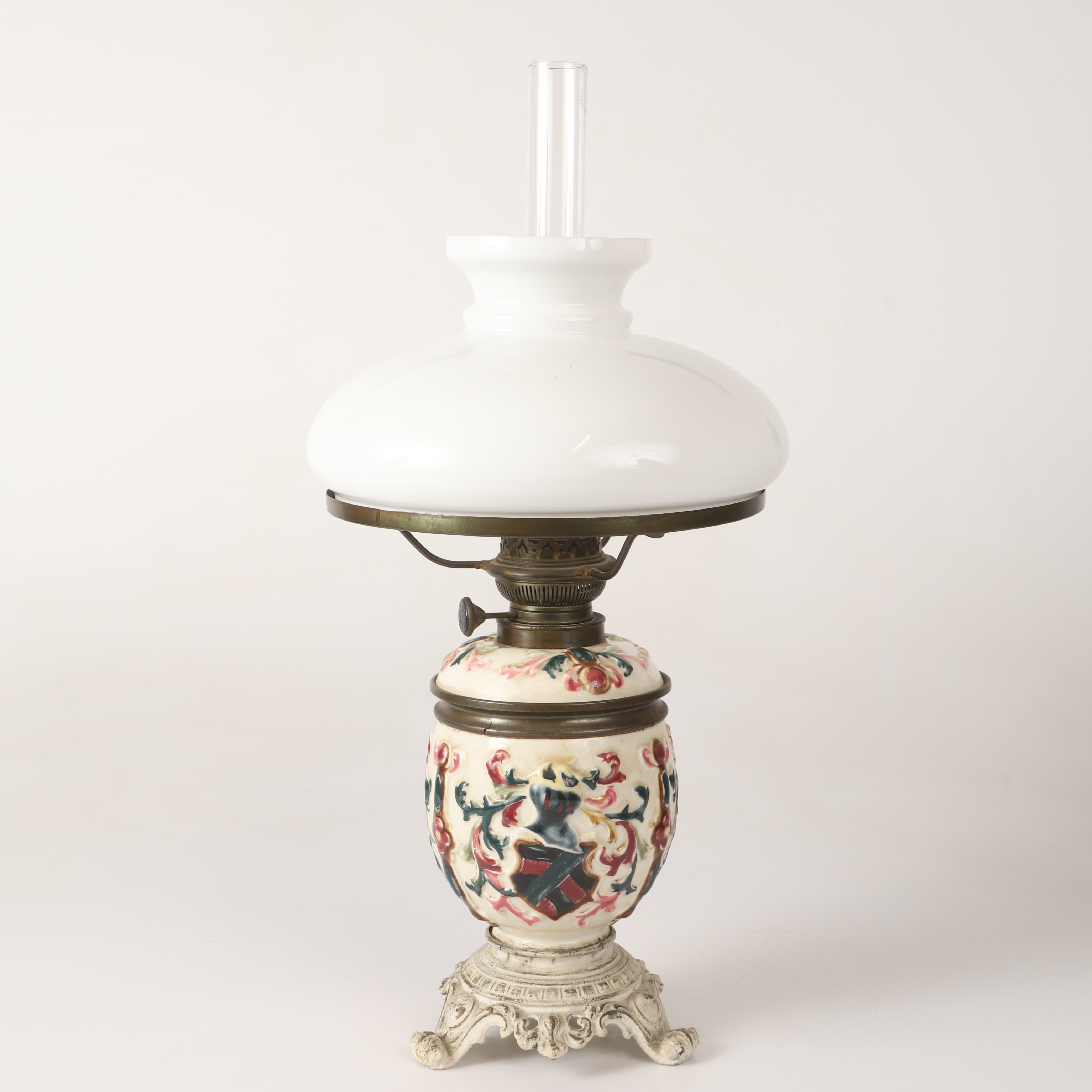 BORDSFOTOGENLAMPA, majolika/glas/målad metall, sekelskiftet 1800/1900.