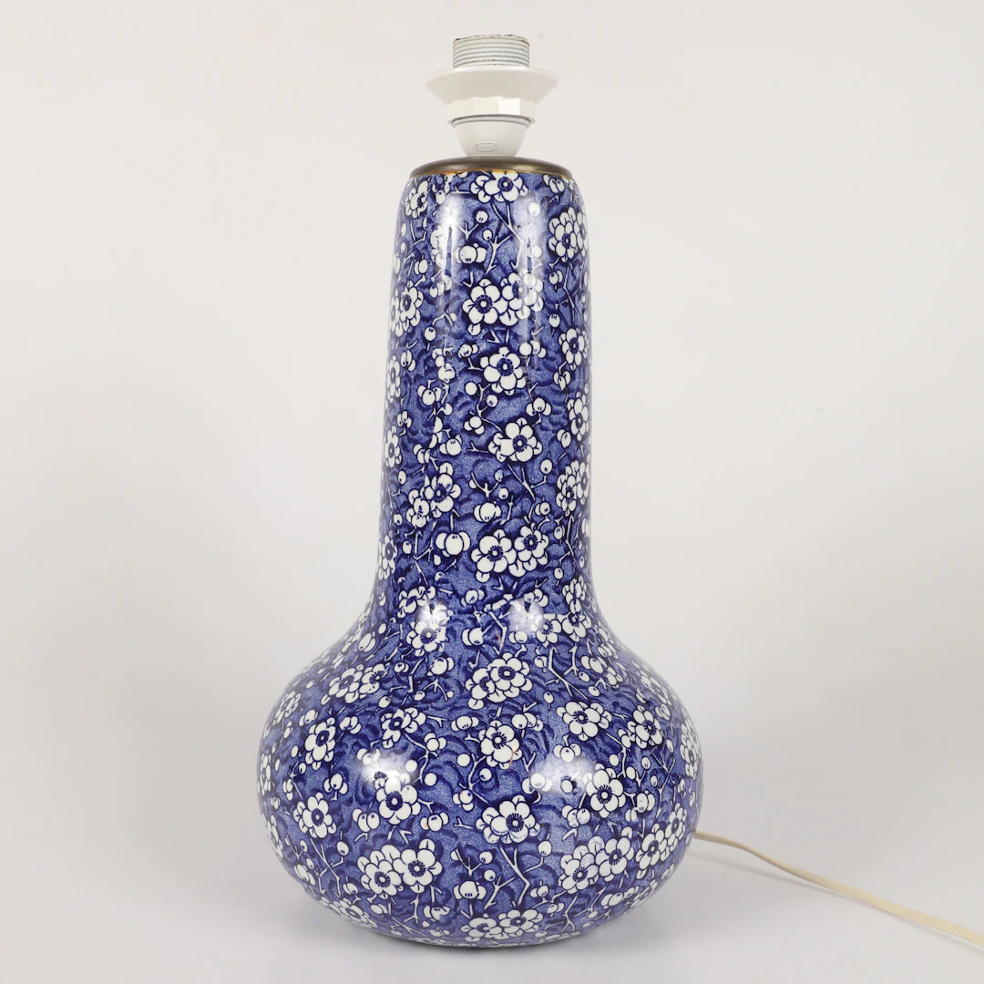 BORDSLAMPA, porslin med blomsterdekor, 1900-tal.