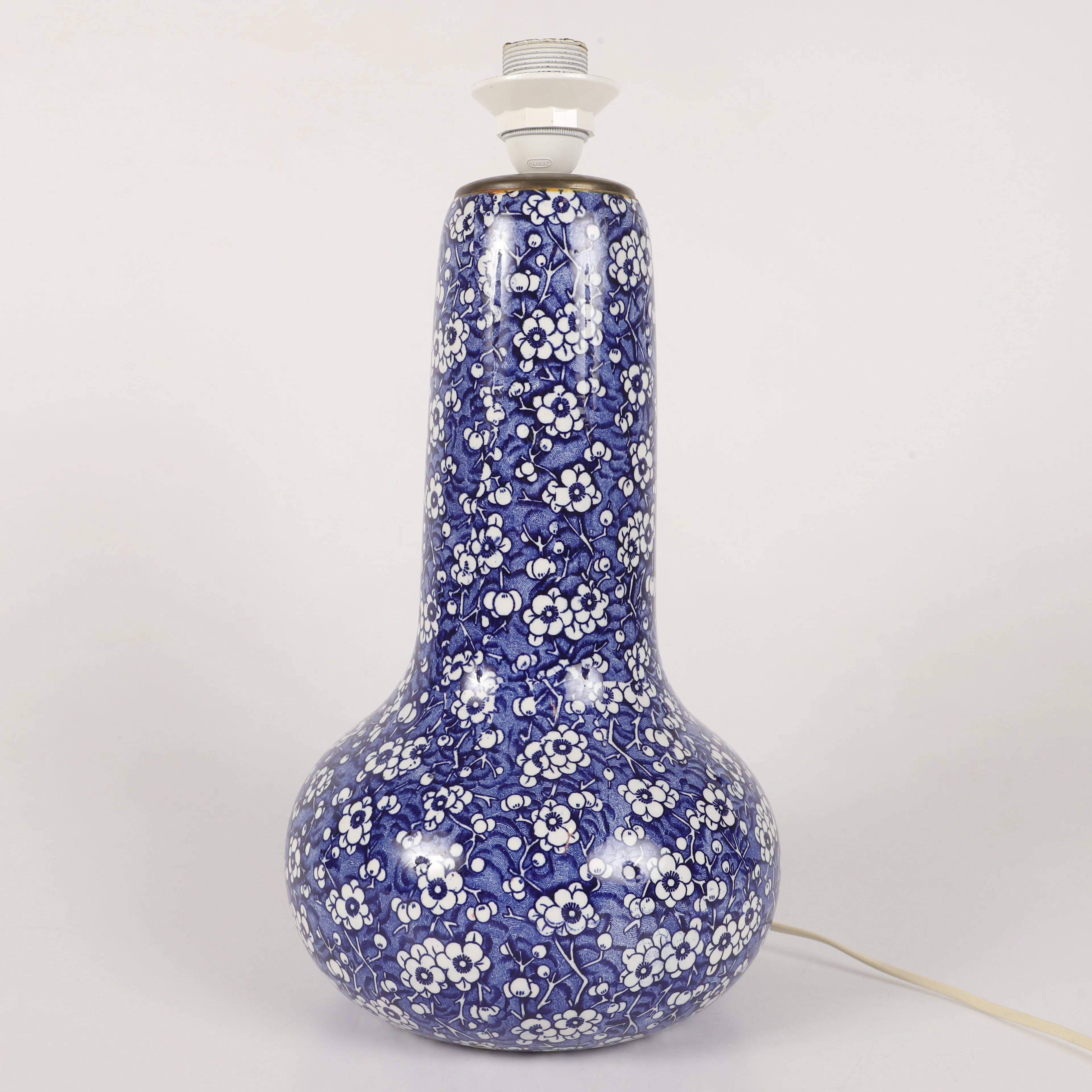 BORDSLAMPA, porslin med blomsterdekor, 1900-tal.