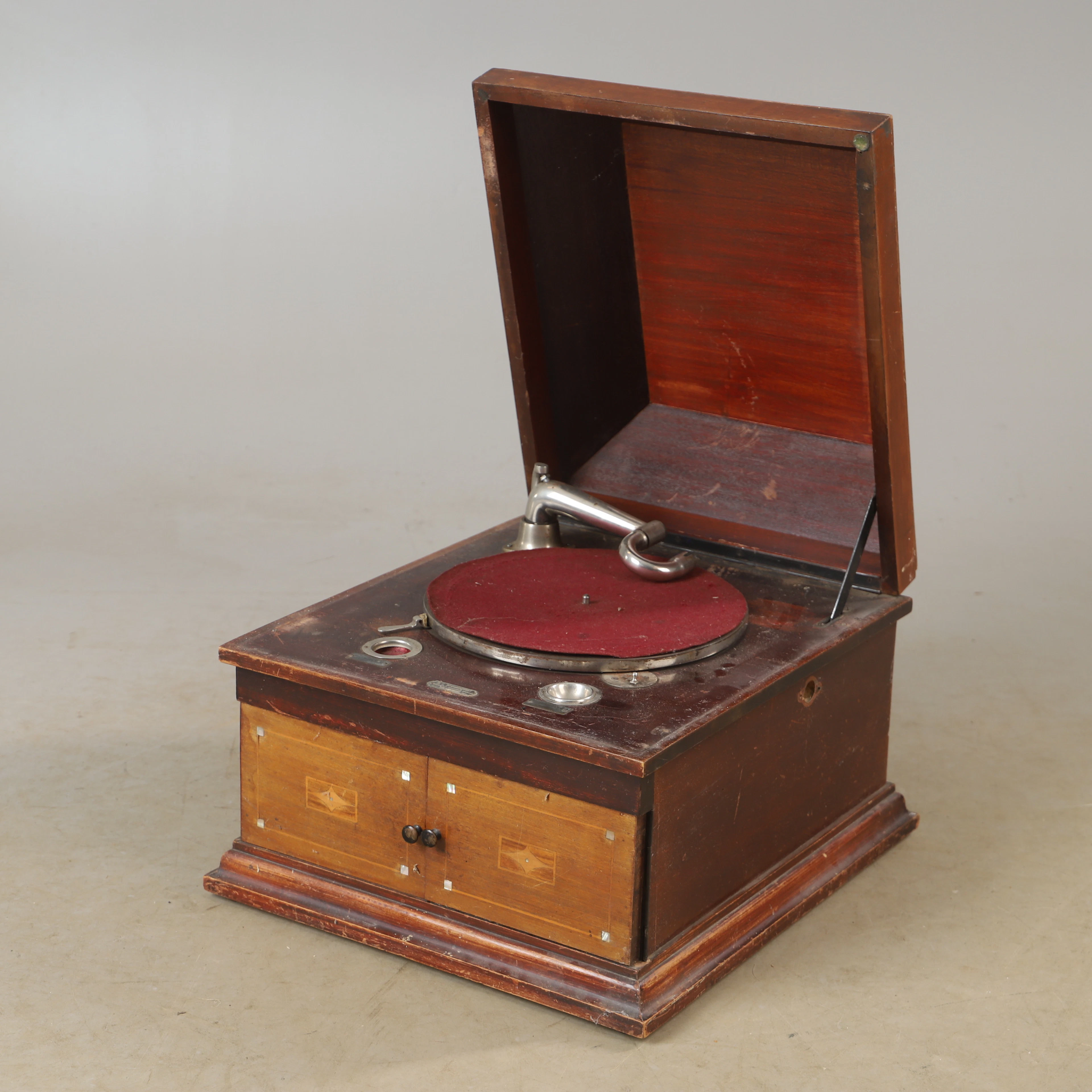 GRAMMOFON, mahogny, DC Strandqvist, Hälsingborg, 18/1900-tal.