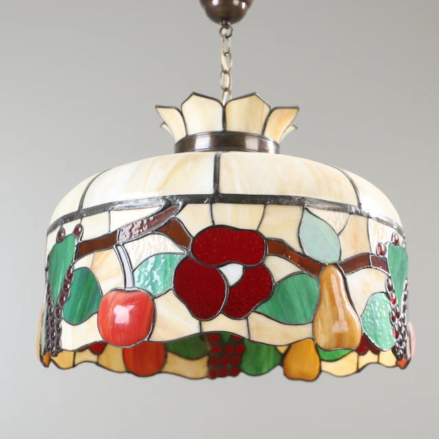 TAKLAMPA, glas och metall, tiffanystil, 1900-talets andra hälft.