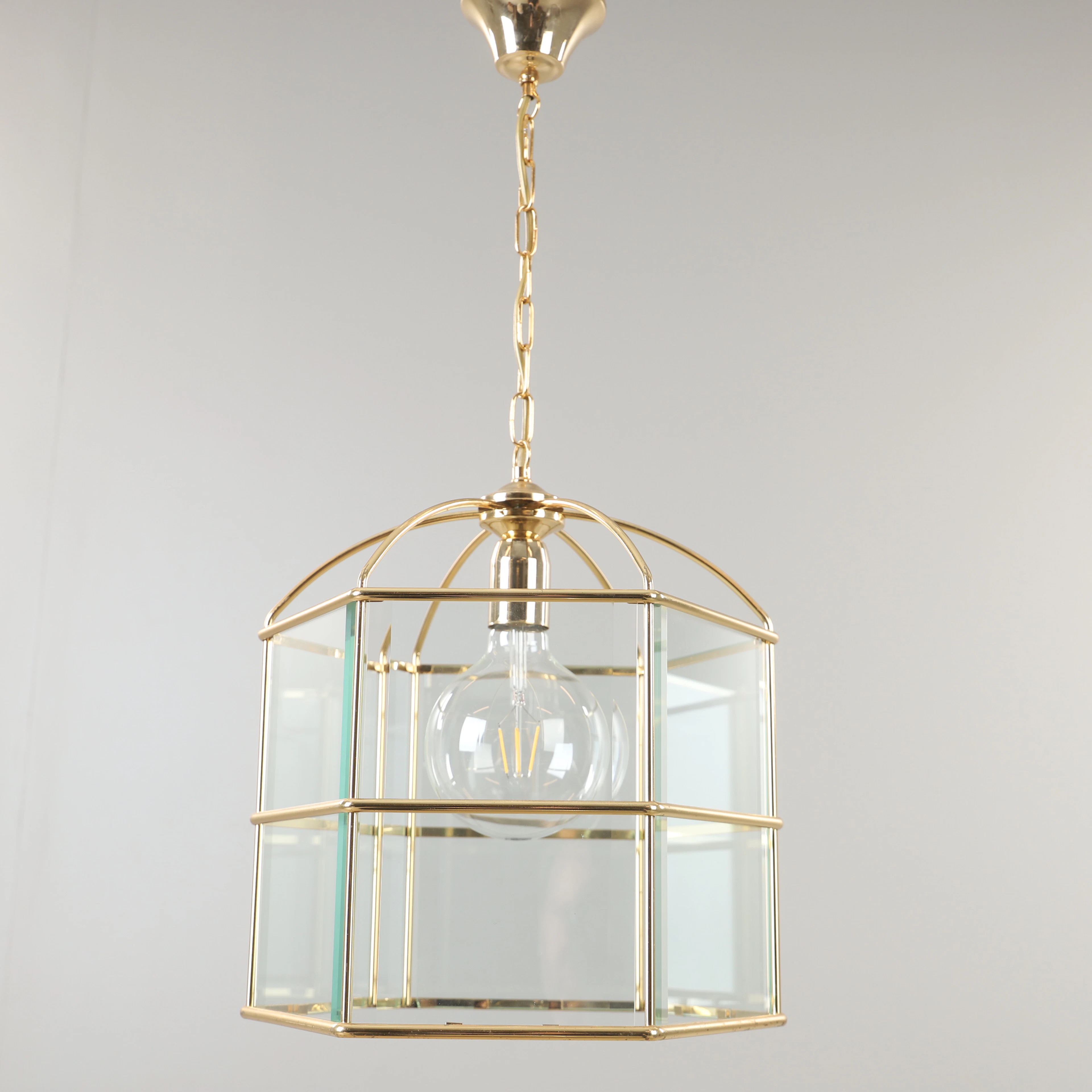 TAKLYKTA, "bellmanslykta", mässing och glas, 1900-talets andra hälft.
