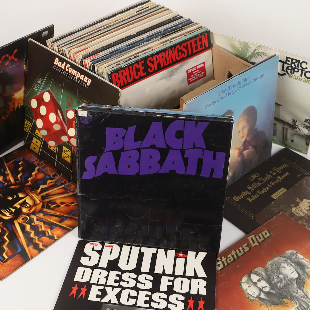 LP-SKIVOR, ca 70 stycken, bl.a. Status Quo och Black Sabbath.