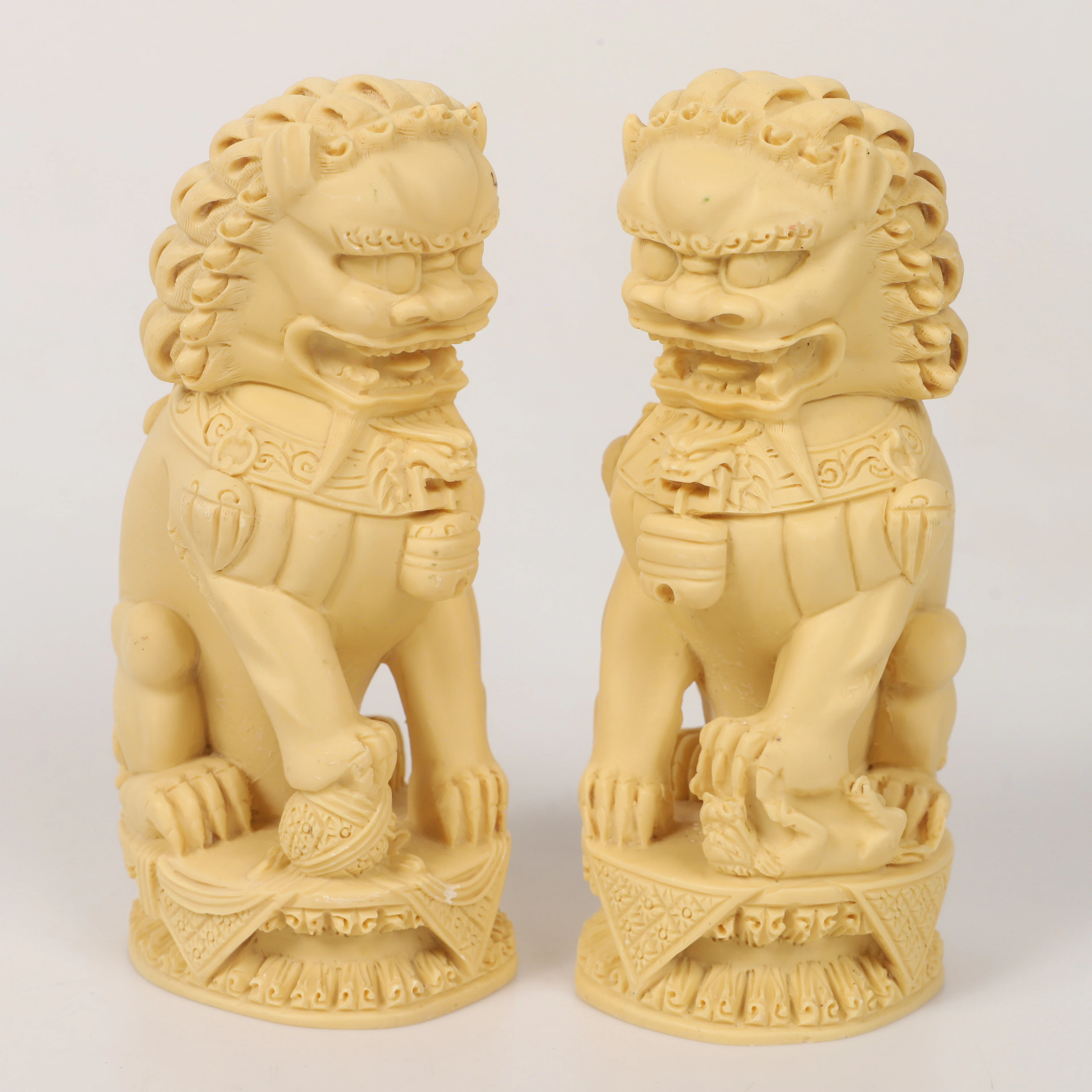 FIGURINER, 1 par, fohundar, konstmassa, Kina, 1900-tal.