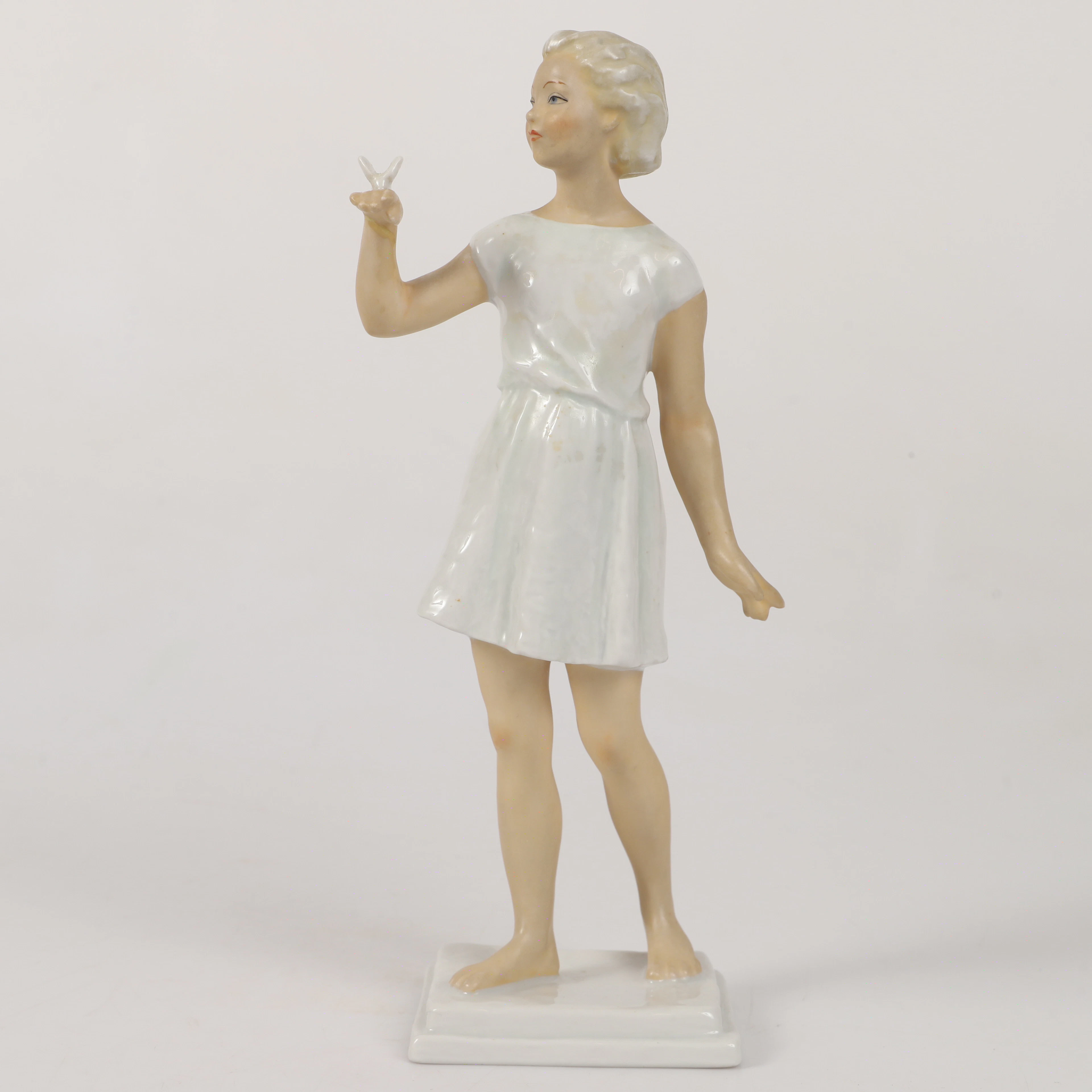 FIGURIN, flicka med fjäril, porslin, Schabachkunst, Tyskland.