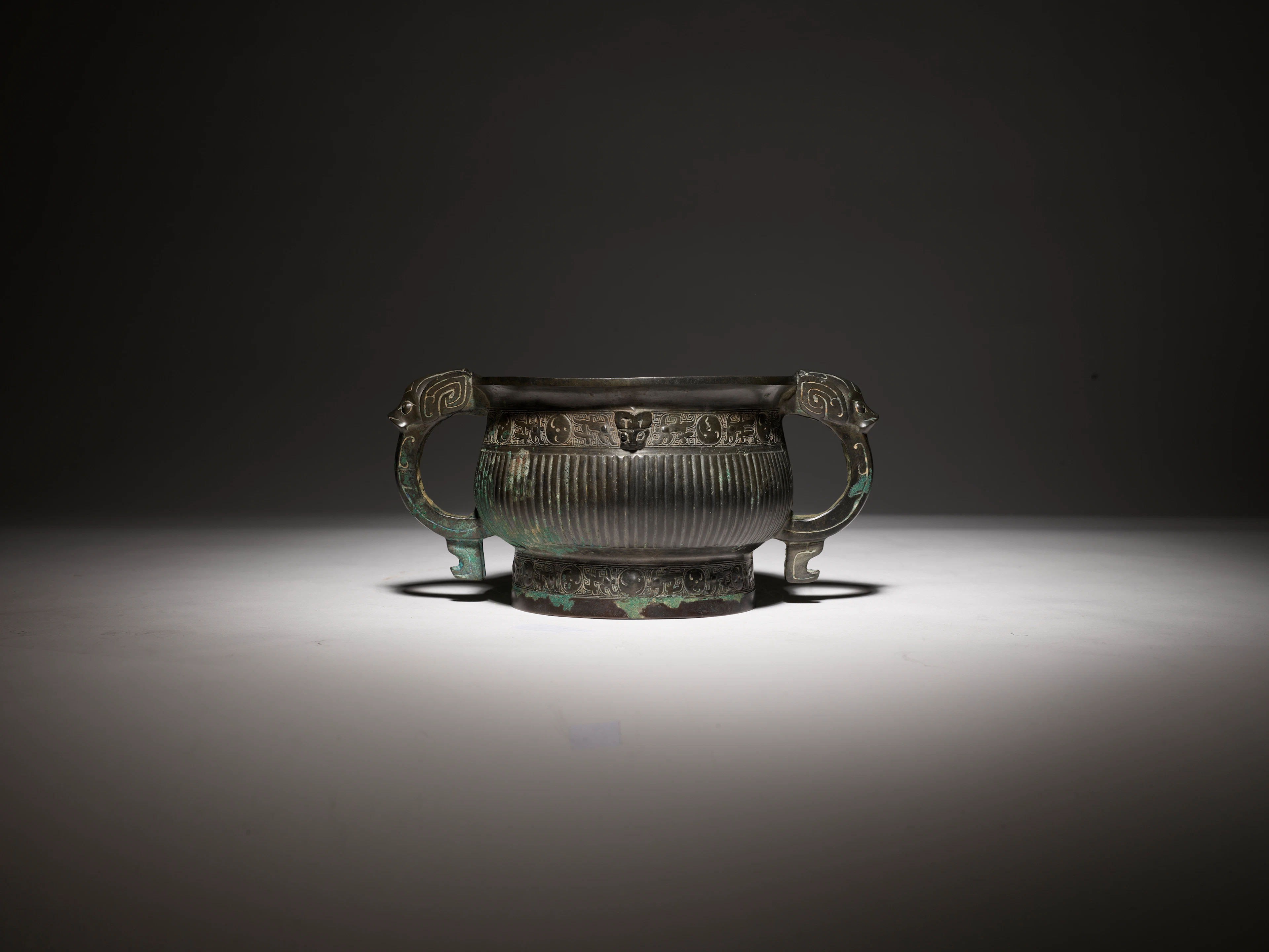 AN ARCHAIC BRONZE VESSEL, GUI