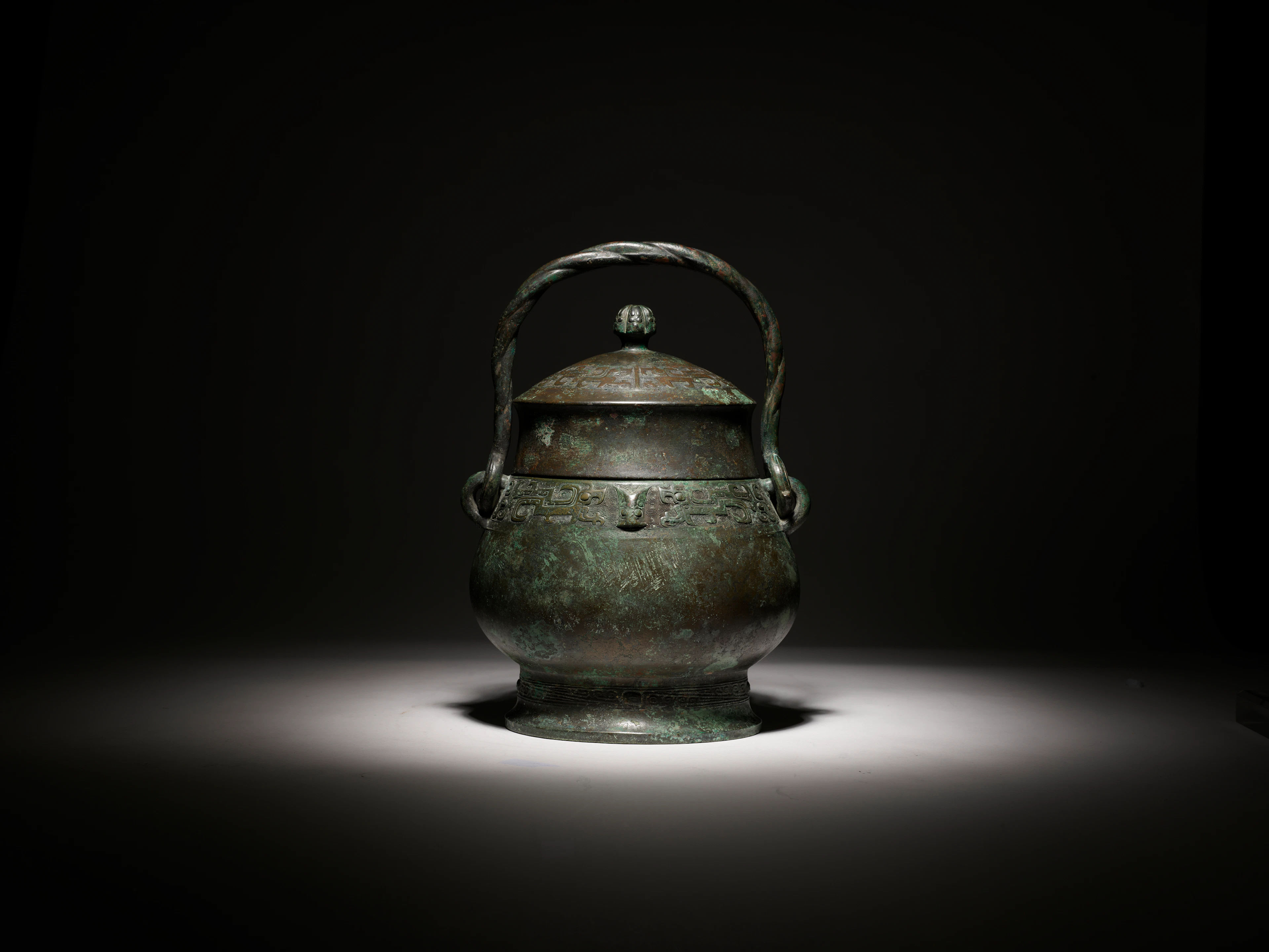 A LARGE BRONZE RITUAL WINE VESSEL AND COVER, YOU