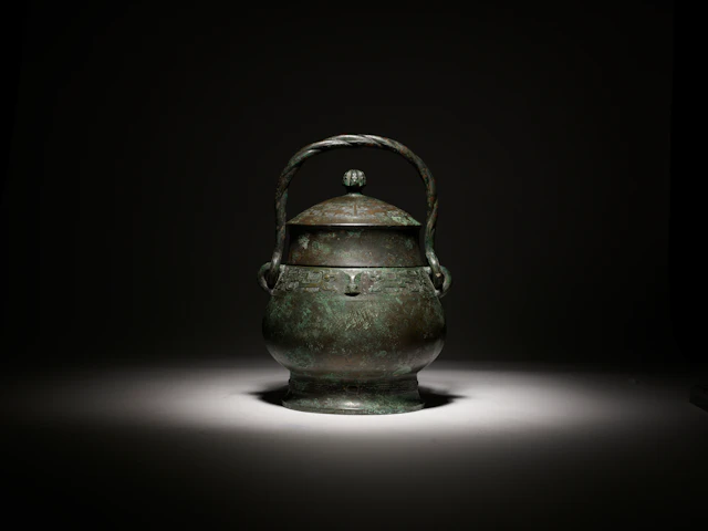 A LARGE BRONZE RITUAL WINE VESSEL AND COVER, YOU