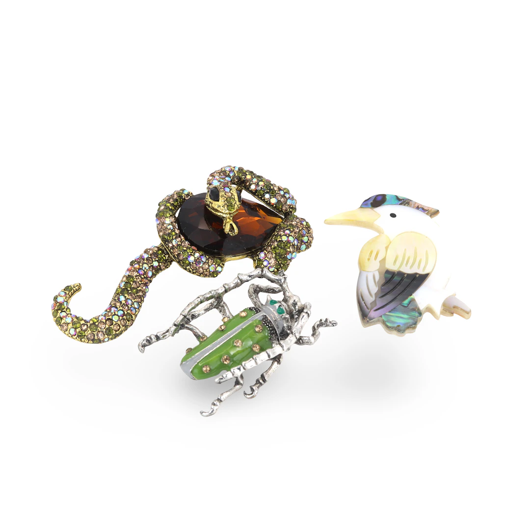THREE COSTUME BROOCHES.