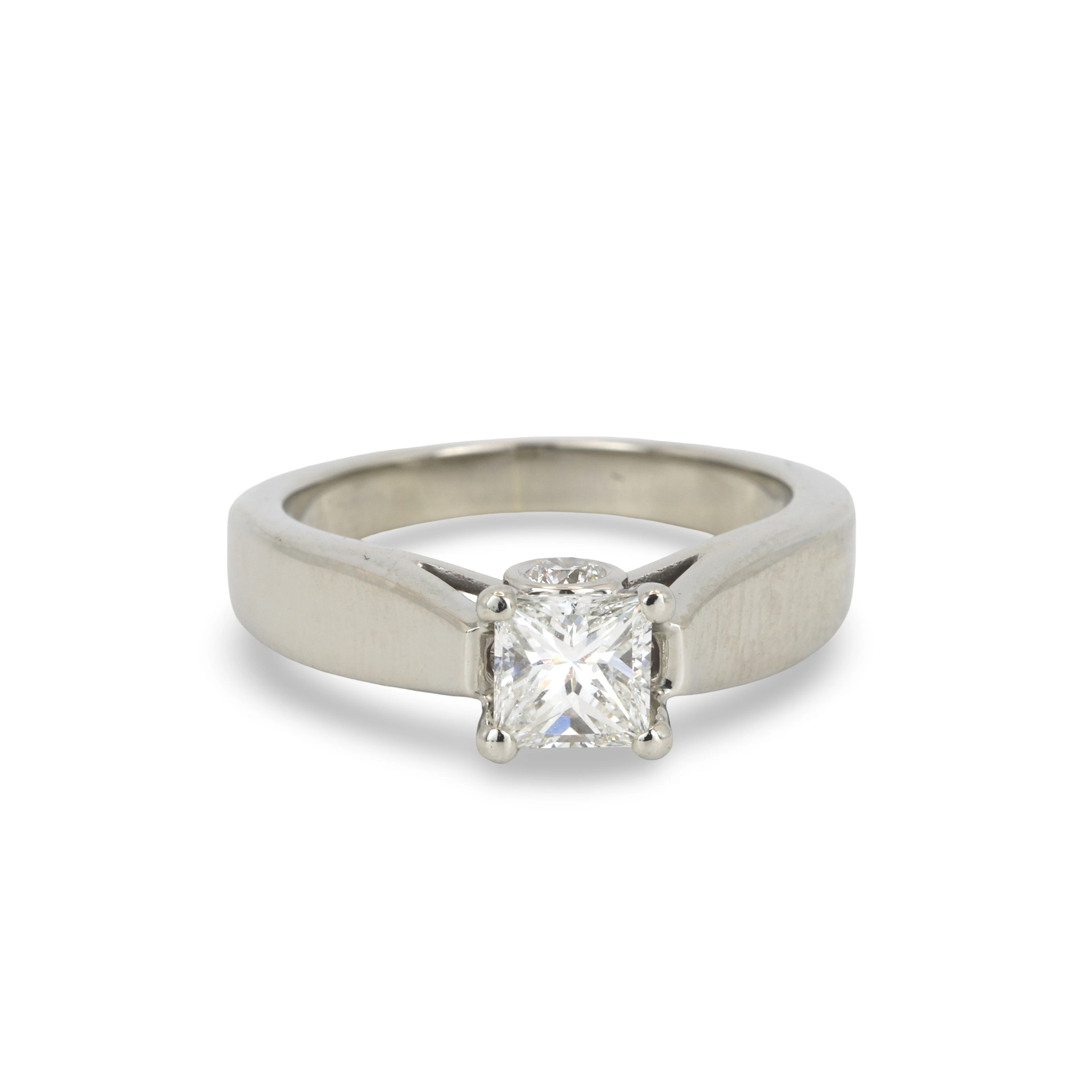 14CT GOLD DIAMOND RING.
