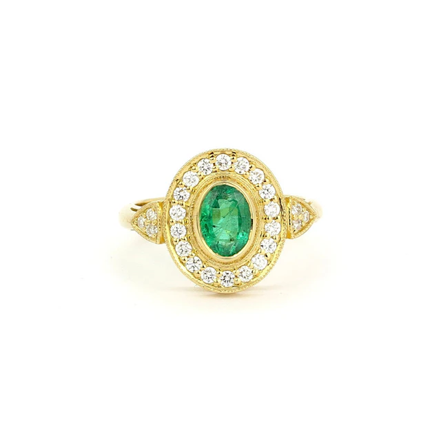 18CT GOLD EMERALD & DIAMOND RING.