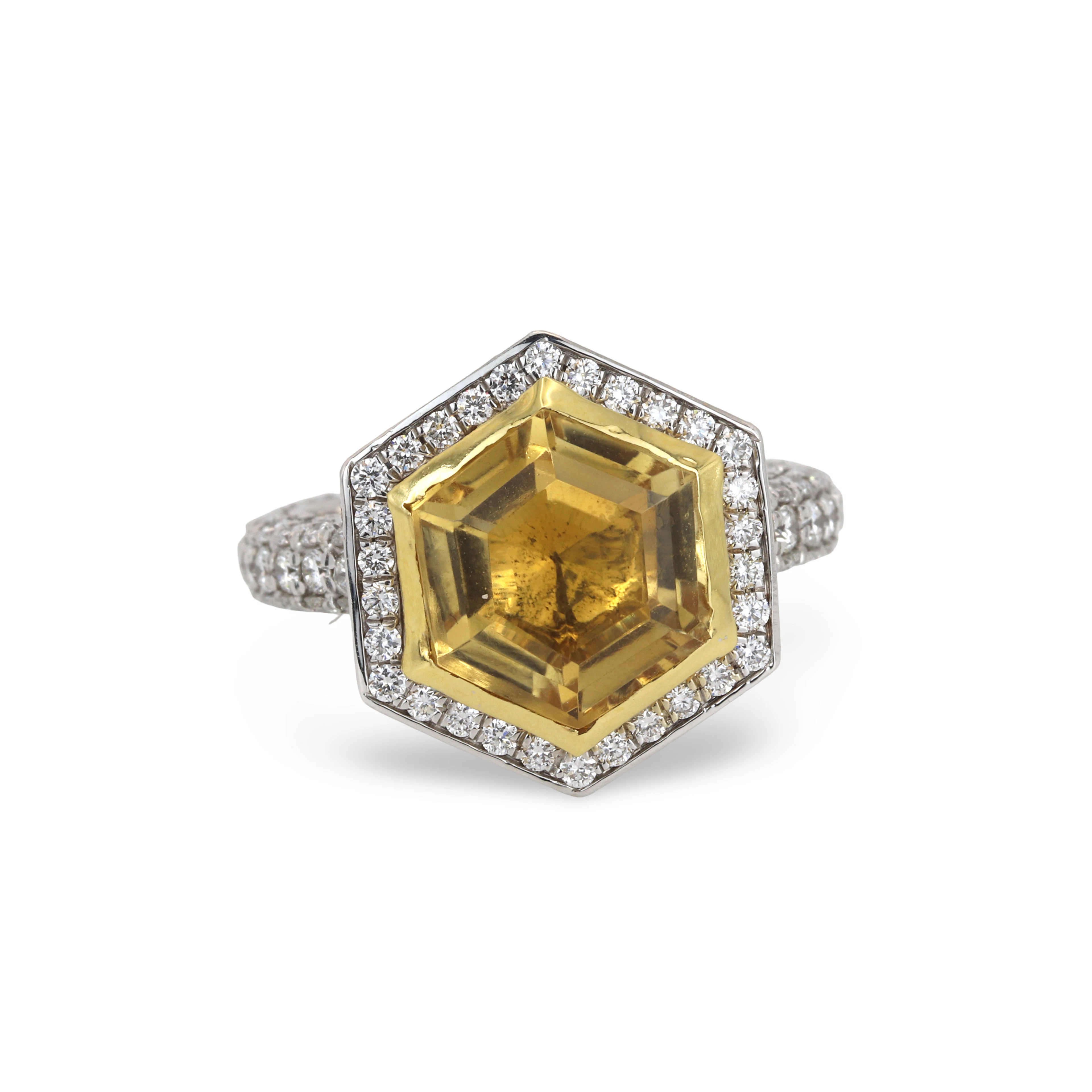 18CT GOLD CITRINE & DIAMOND RING.