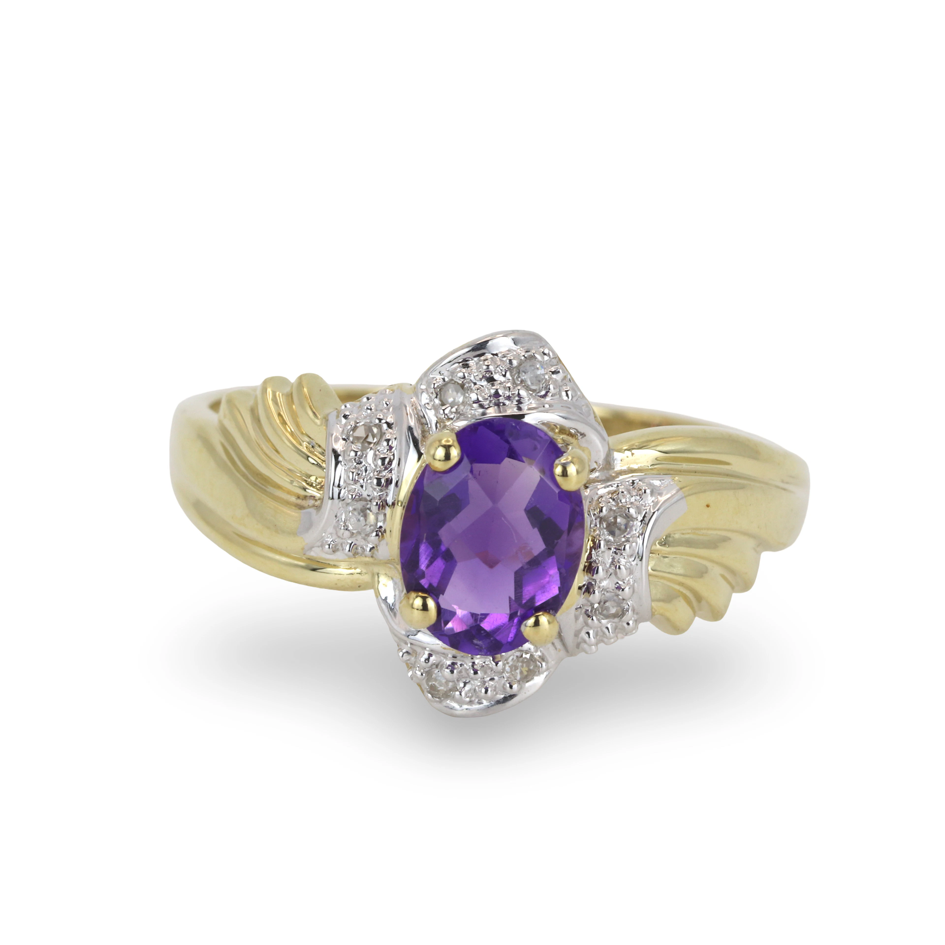 9CT GOLD DIAMOND & AMETHYST RING.