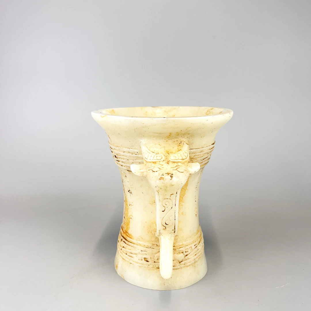 CHINESE CEREMONIAL VESSEL.