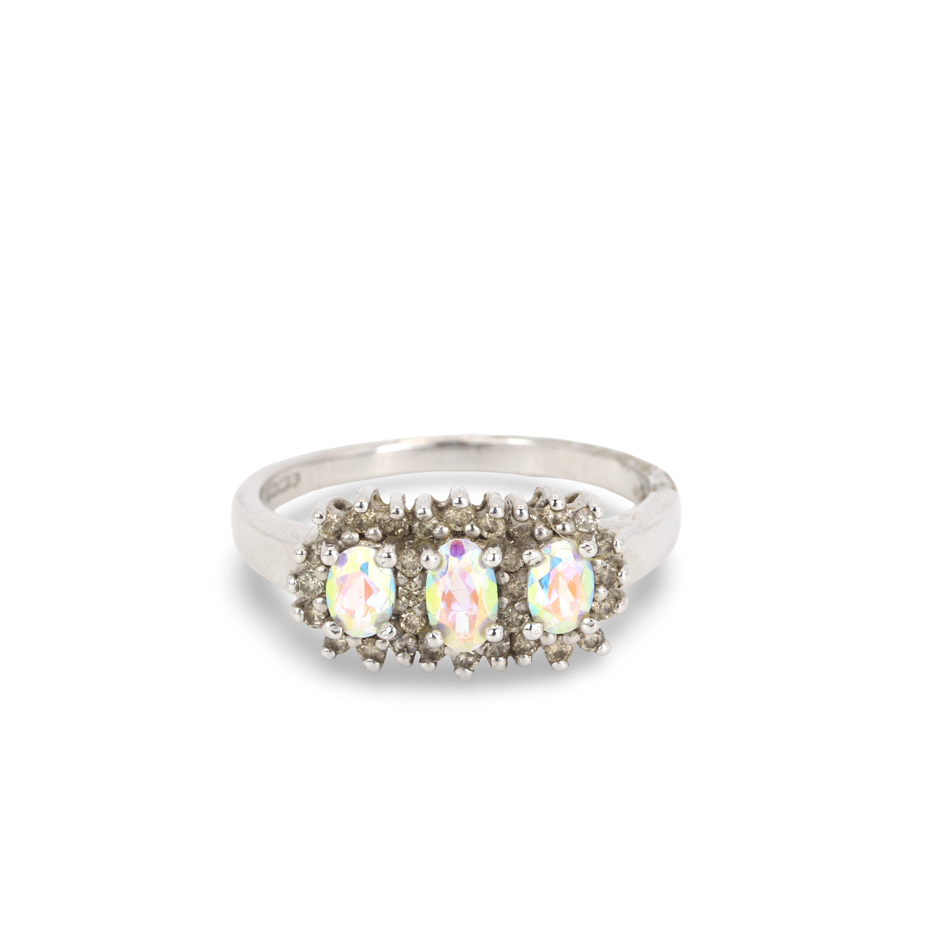9CT GOLD DIAMOND & MOONSTONE RING.