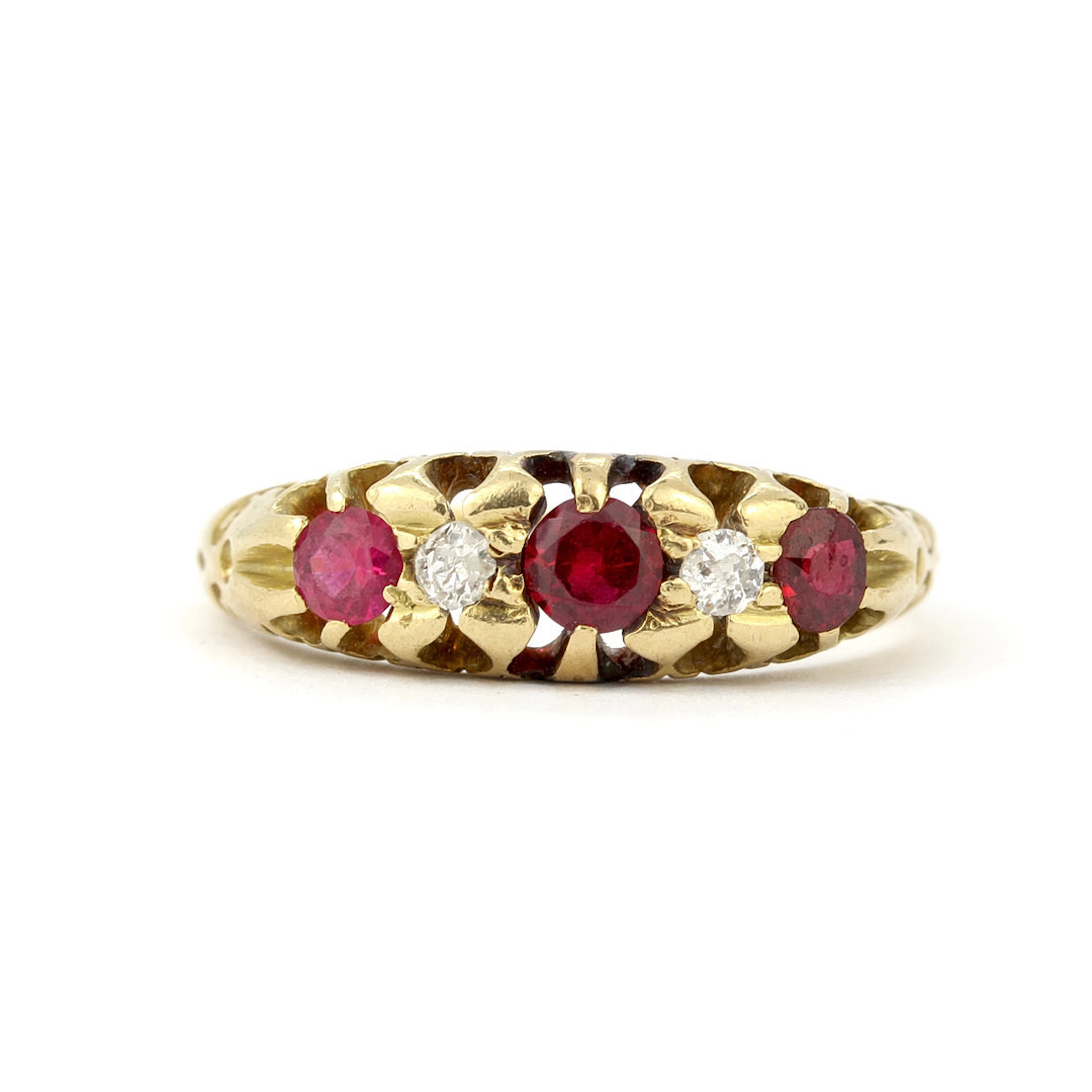 18CT GOLD DIAMOND & RUBY RING.