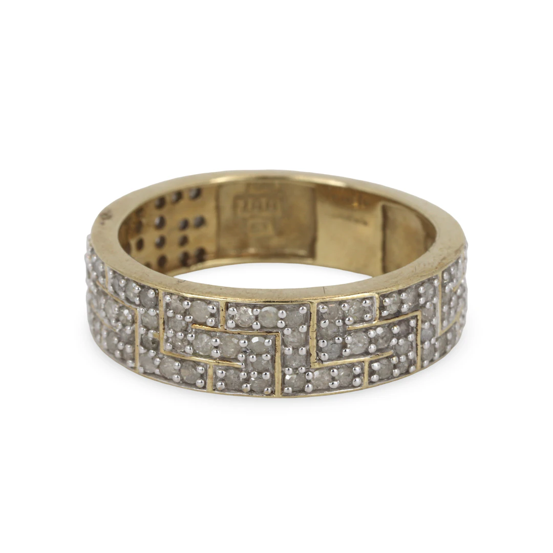 9CT GOLD DIAMOND SET RING.