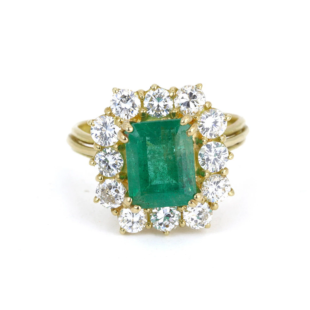18CT GOLD EMERALD & DIAMOND RING.