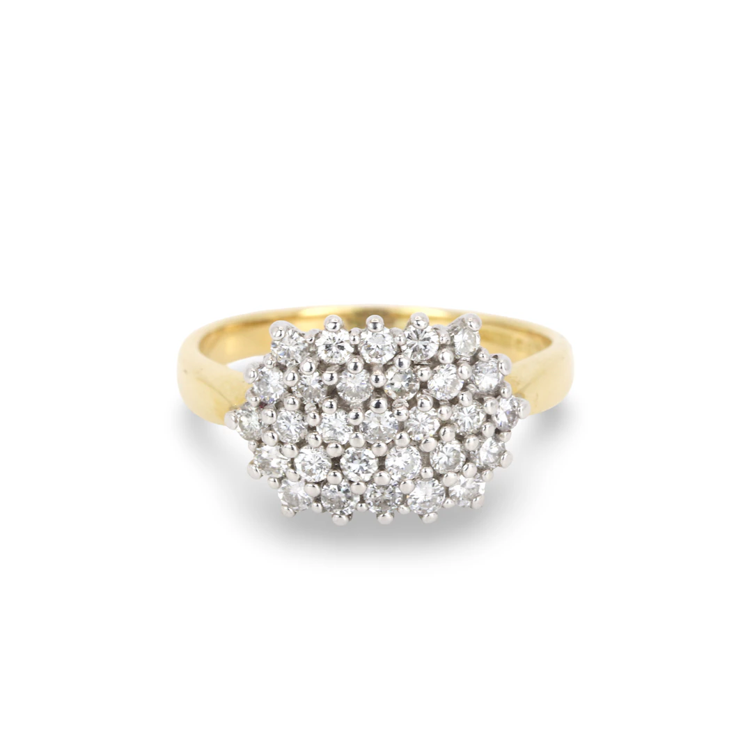 18CT GOLD DIAMOND CLUSTER RING.