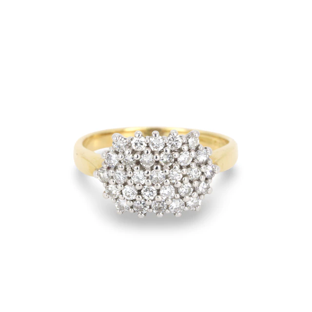 18CT GOLD DIAMOND CLUSTER RING.