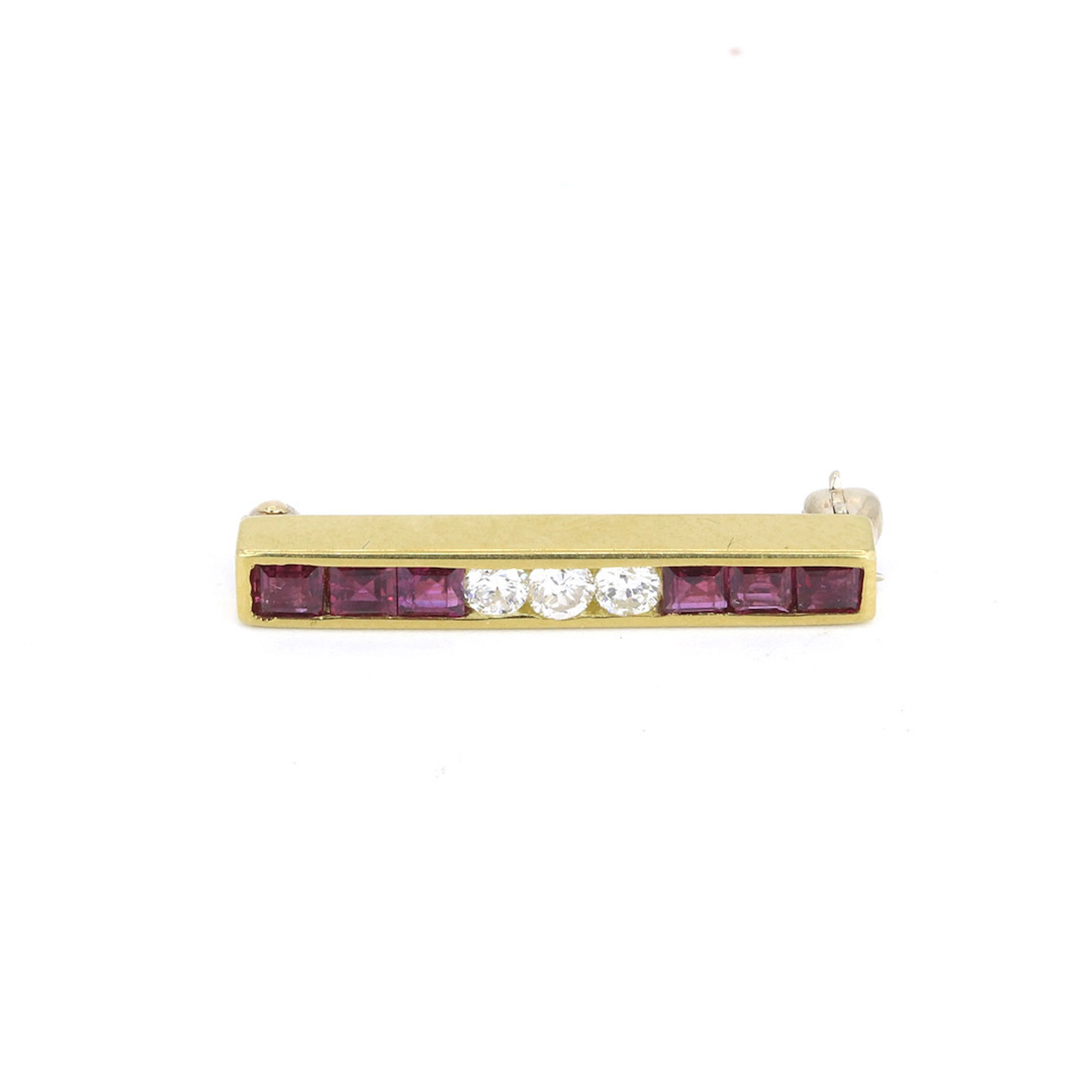 18CT GOLD RUBY & DIAMOND BROOCH.