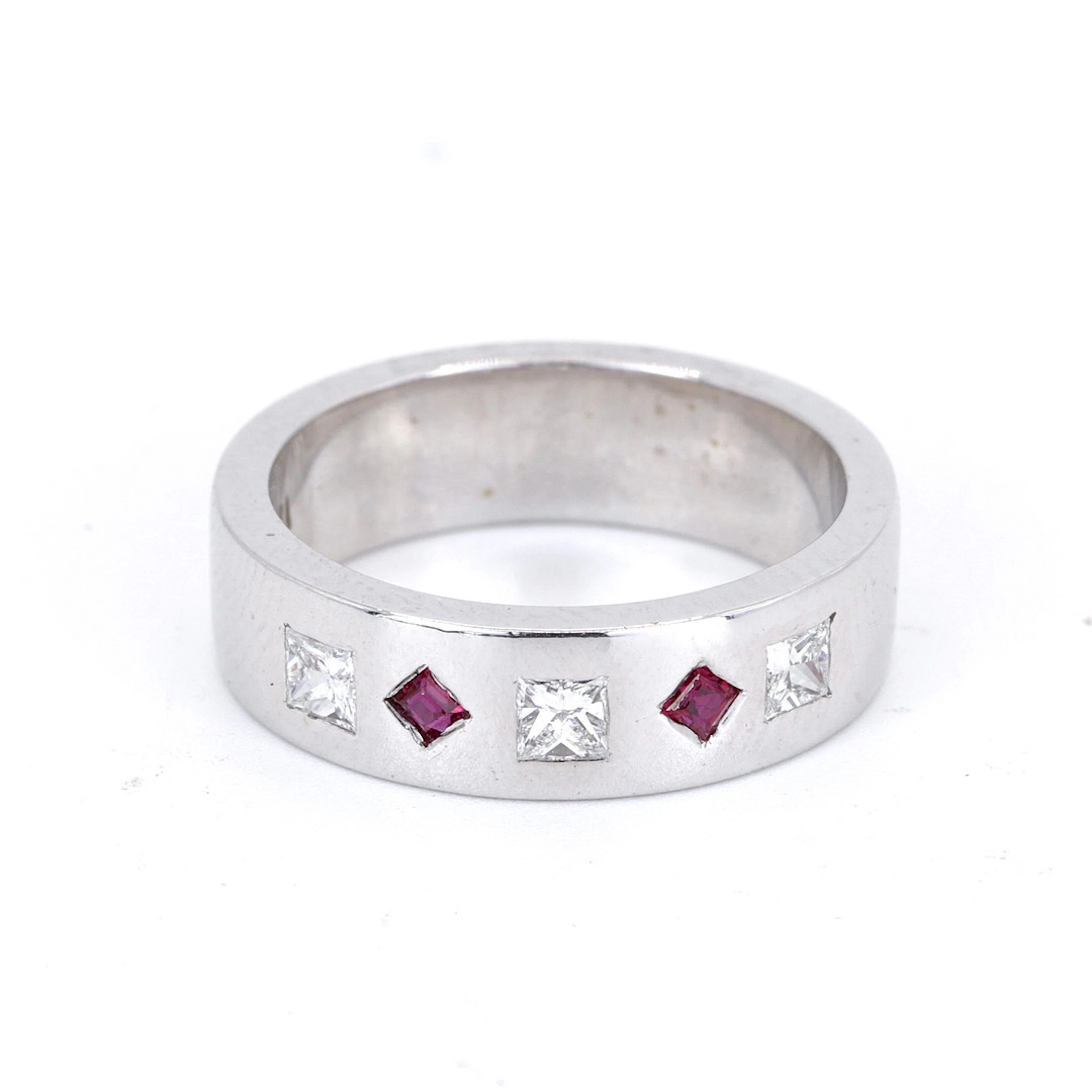HEAVY 18CT RUBY & DIAMOND RING.
